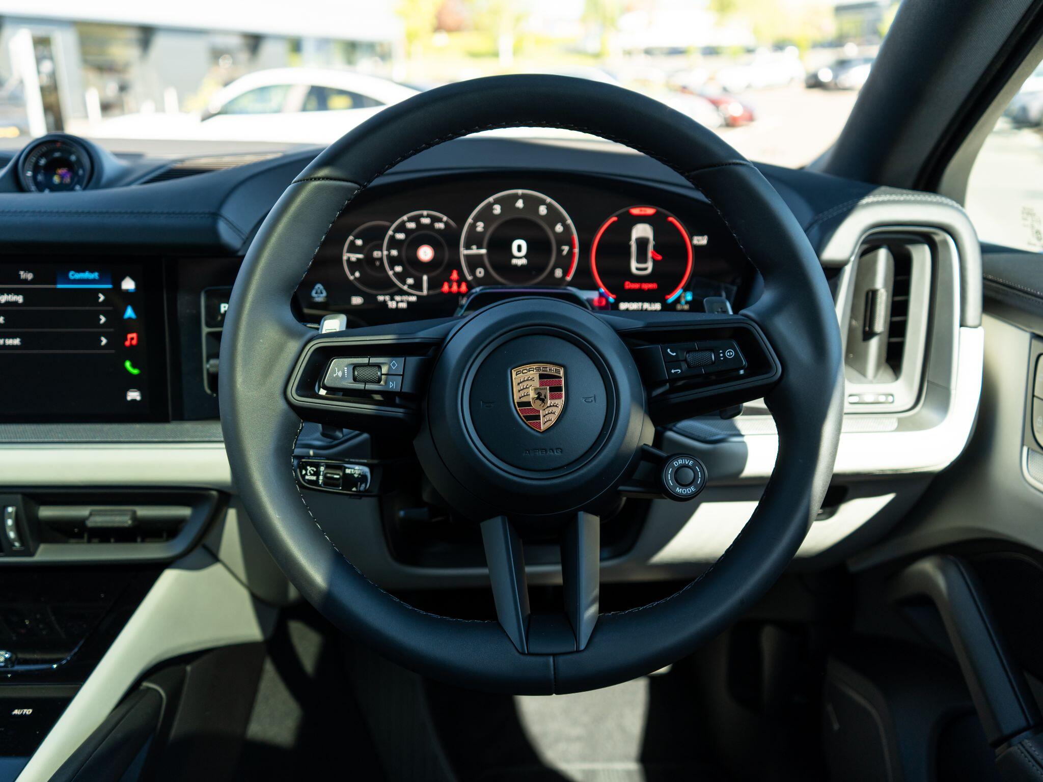 Porsche Cayenne view 32