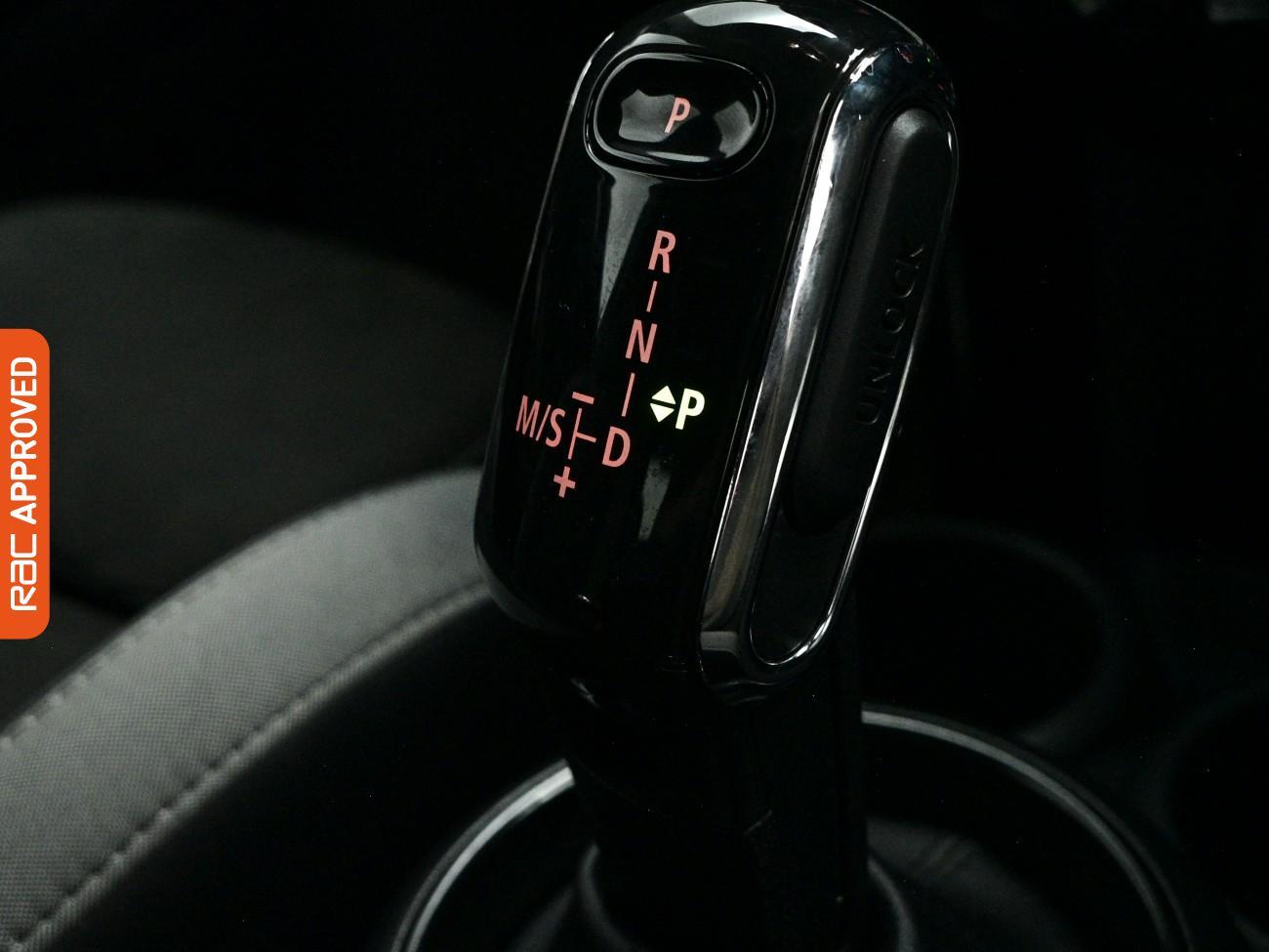 Mini Hatch view 14