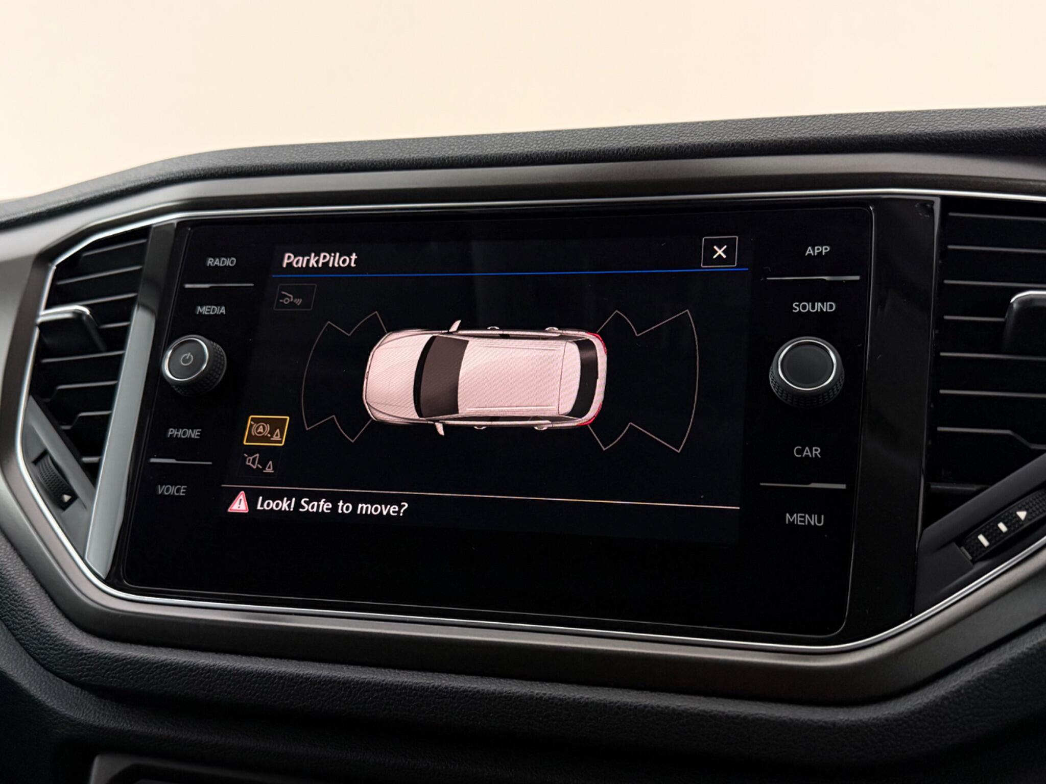 Volkswagen T-Roc view 21