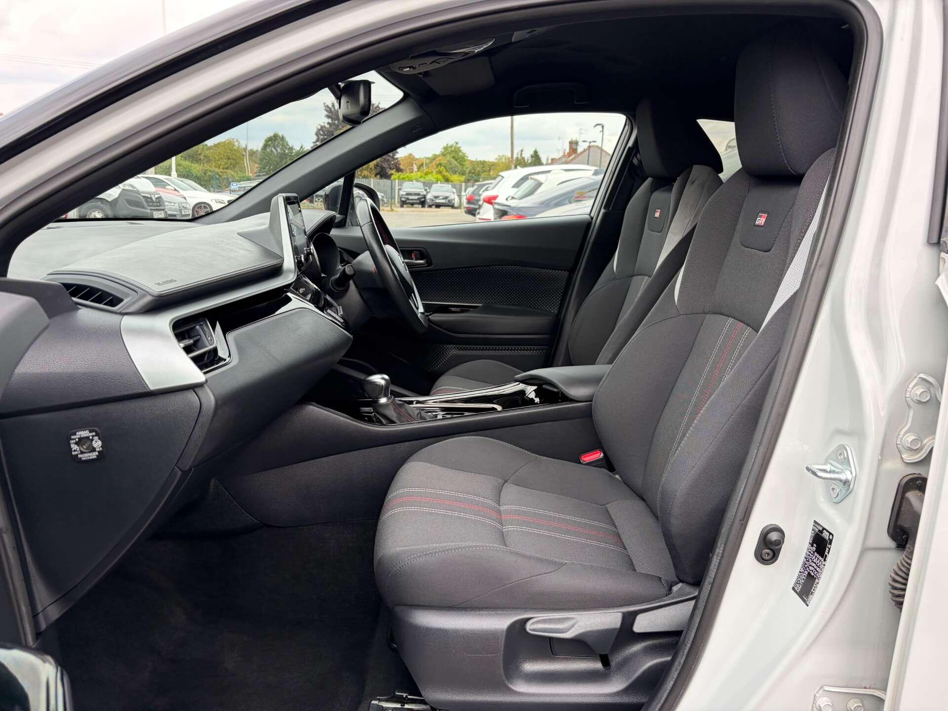 Toyota C-HR view 15