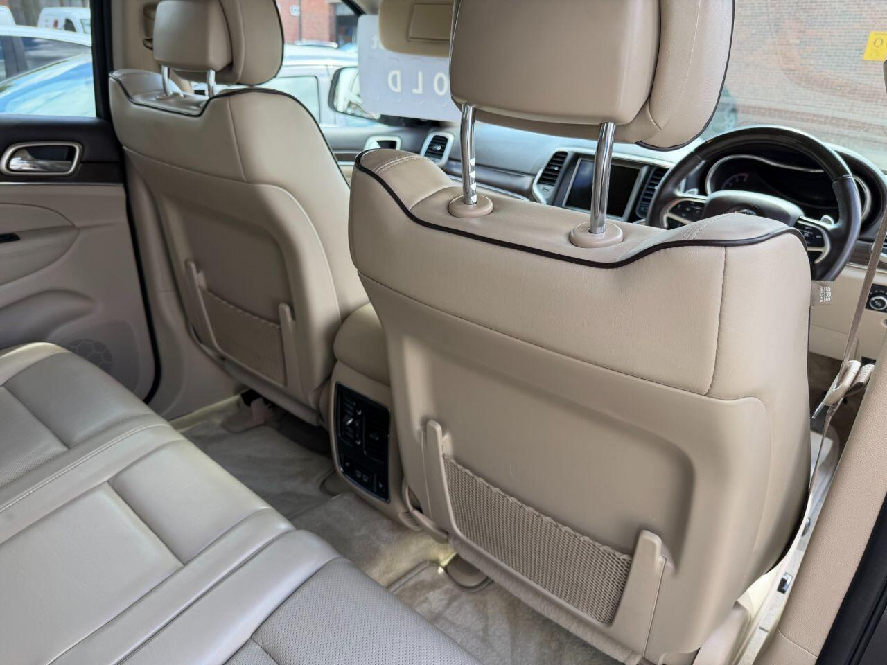 Jeep Grand Cherokee view 13