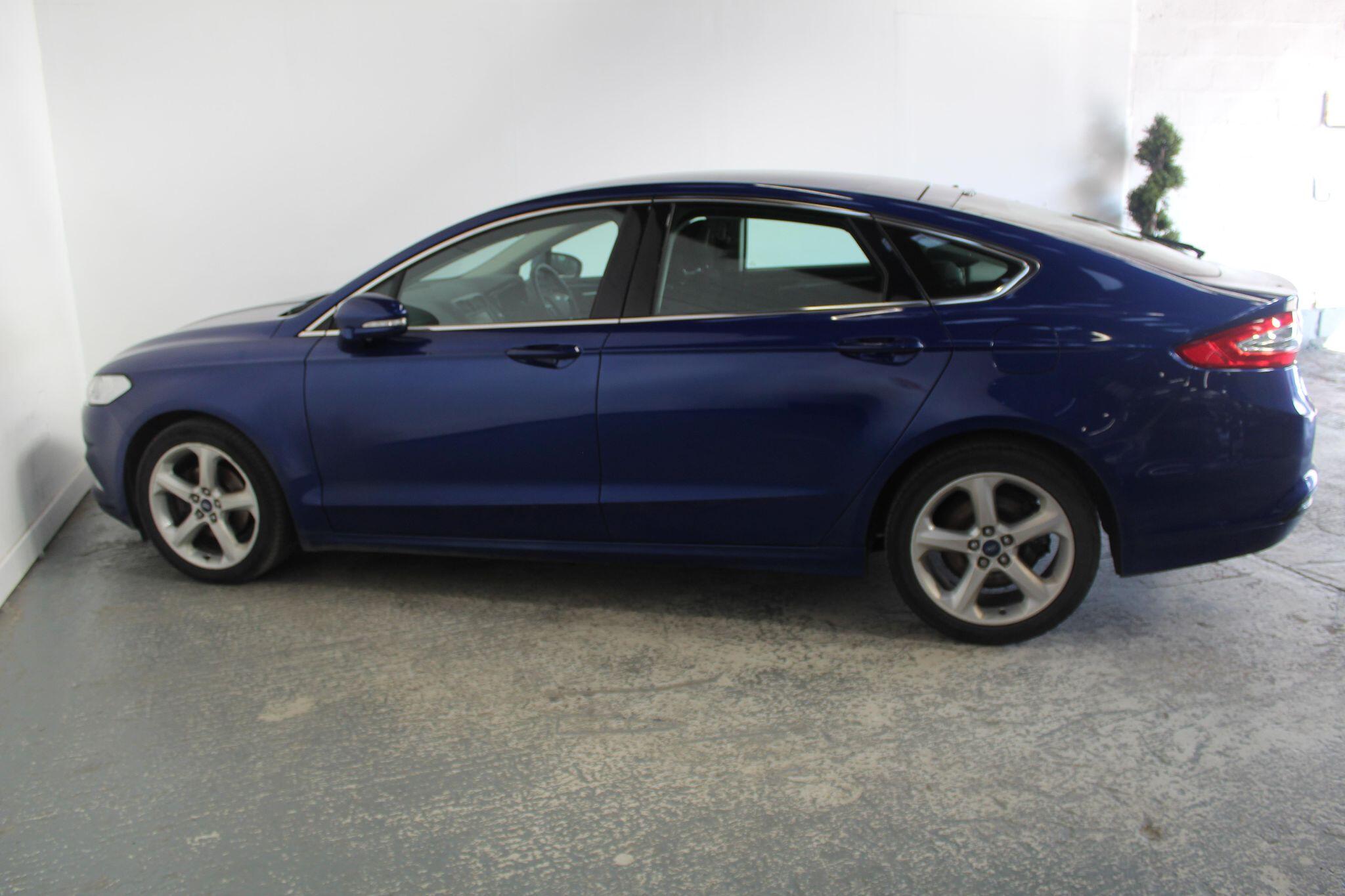 Ford Mondeo view 10