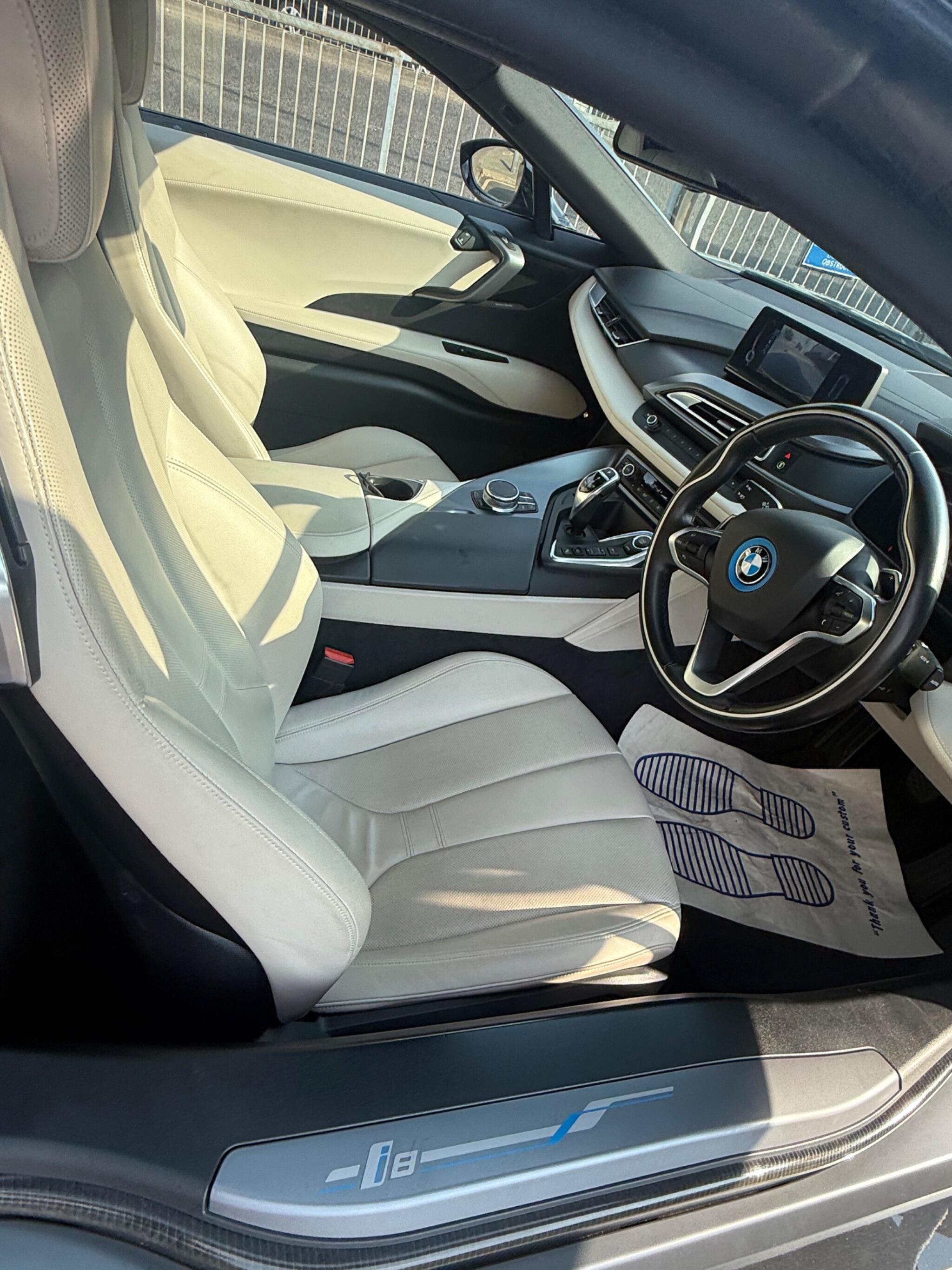 BMW I8 view 9