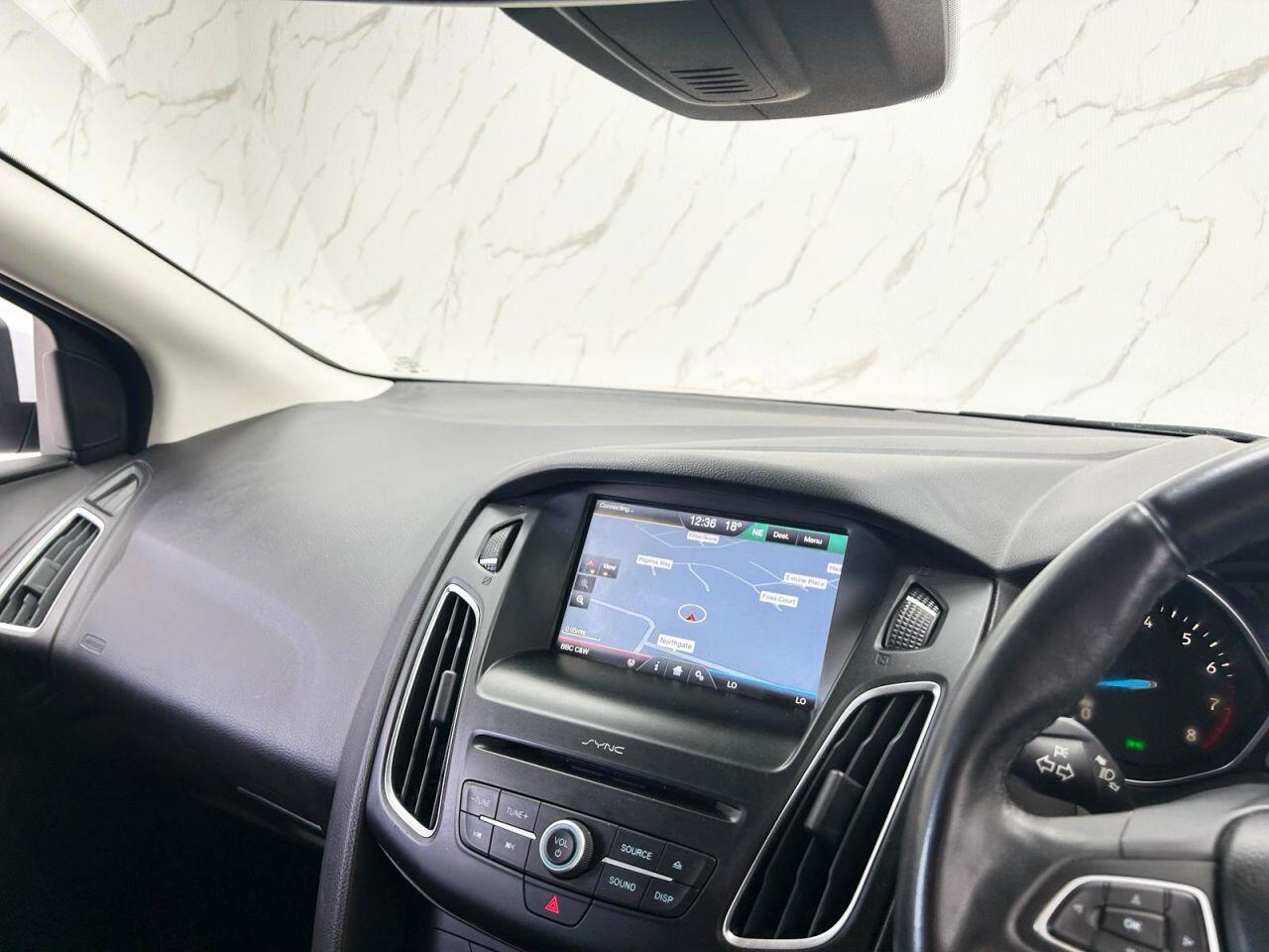Ford Focus view 15