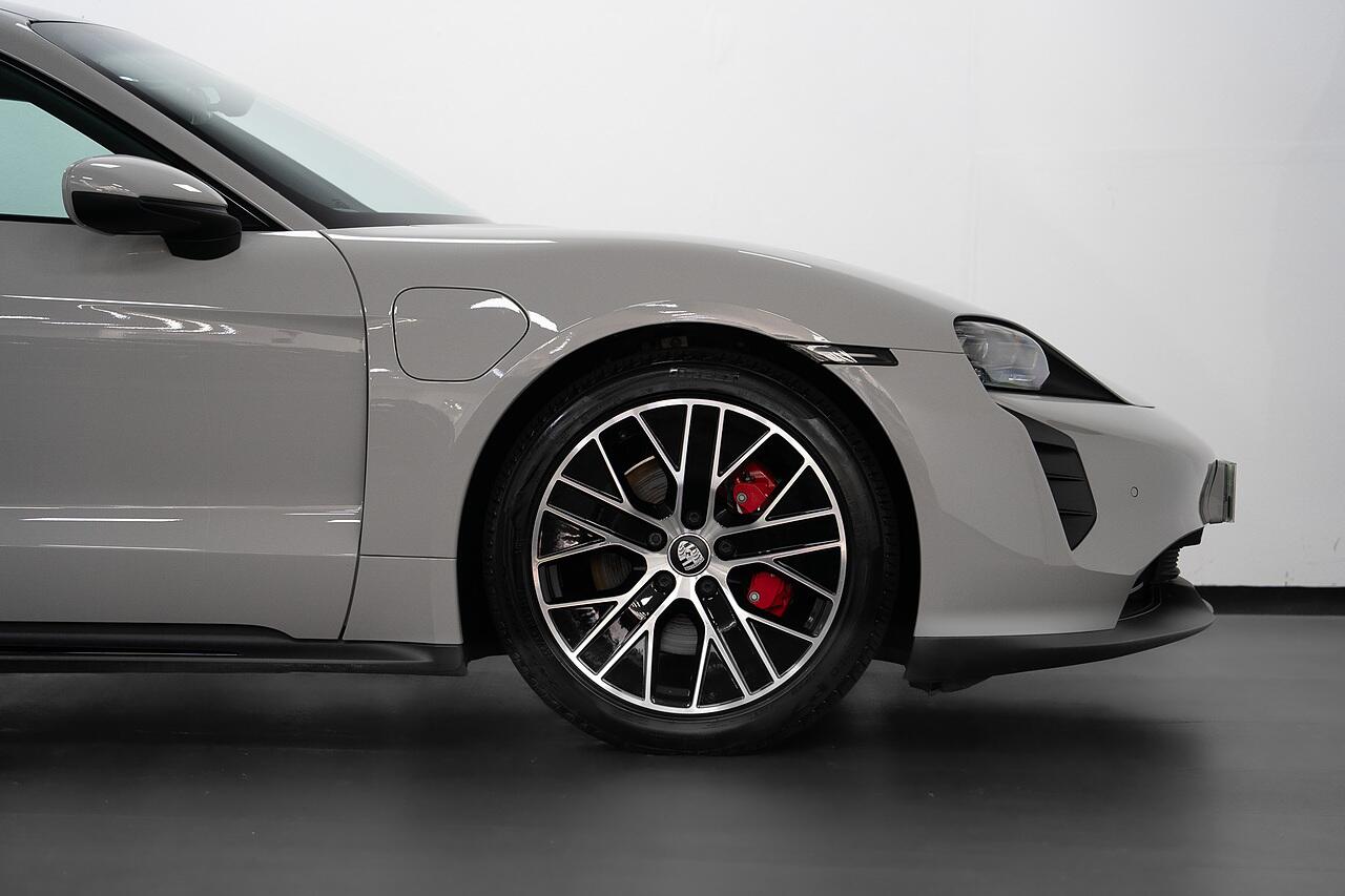 Porsche Taycan view 38