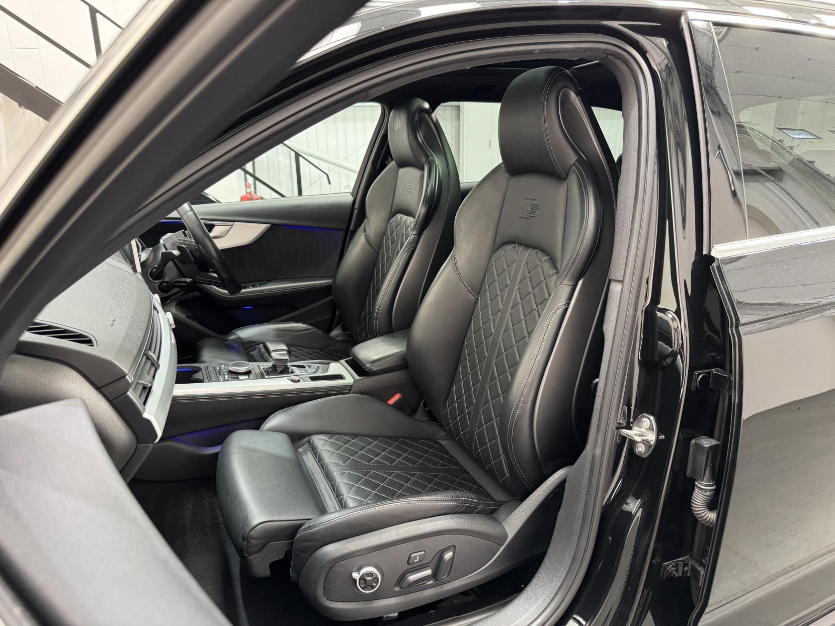 Audi S4 Avant view 50