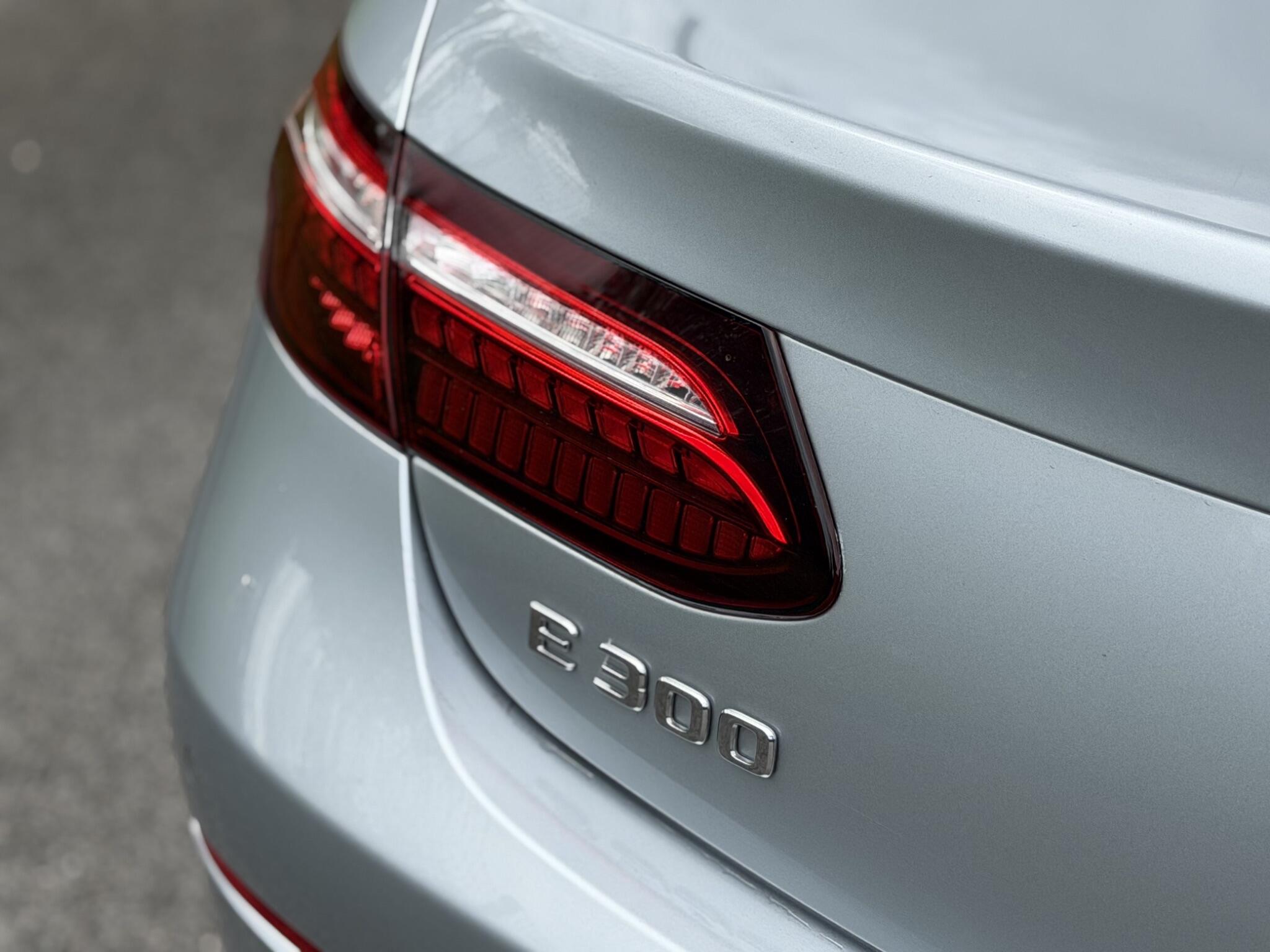Mercedes-Benz E-Class view 40