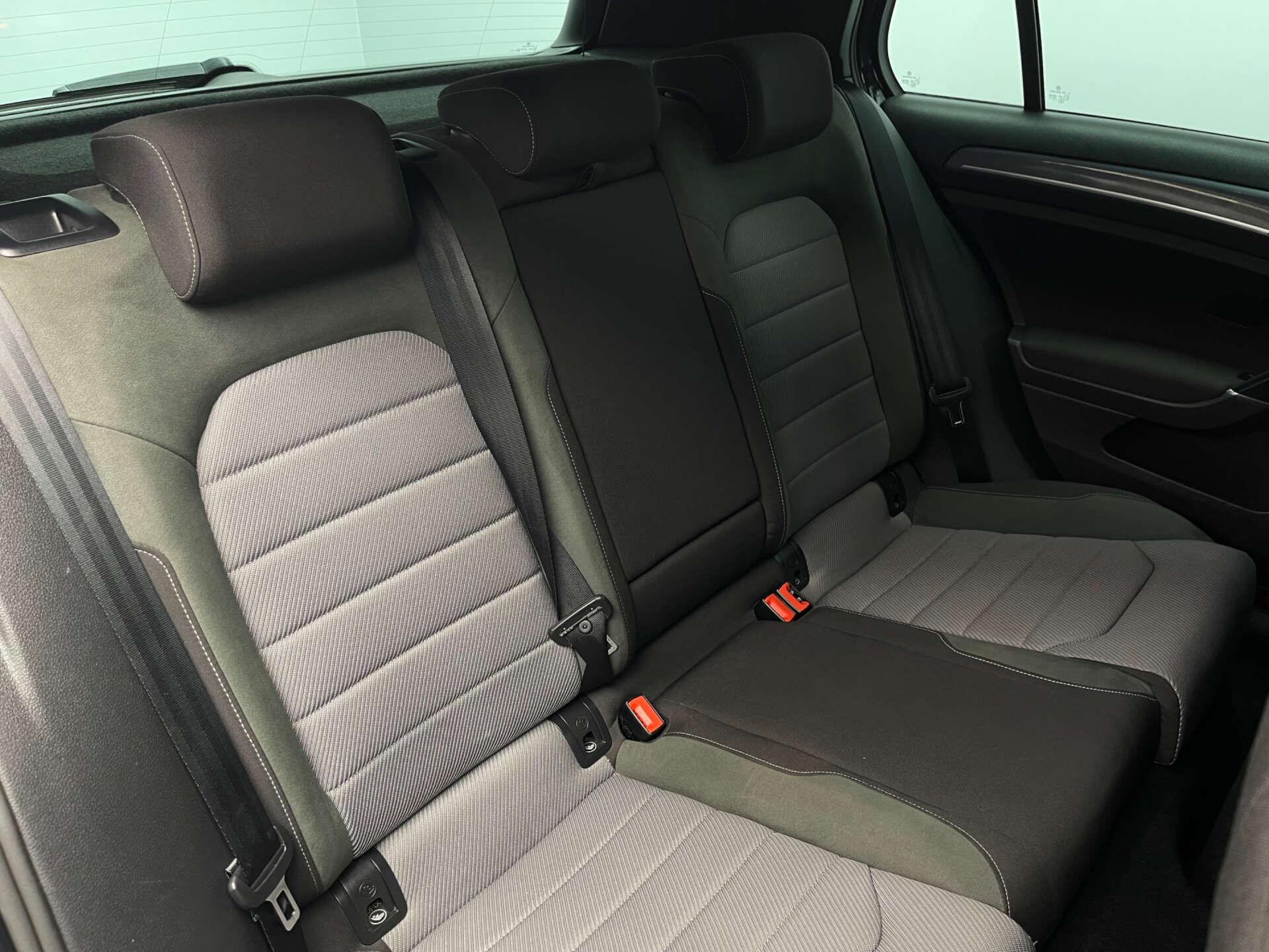 Volkswagen Golf view 20