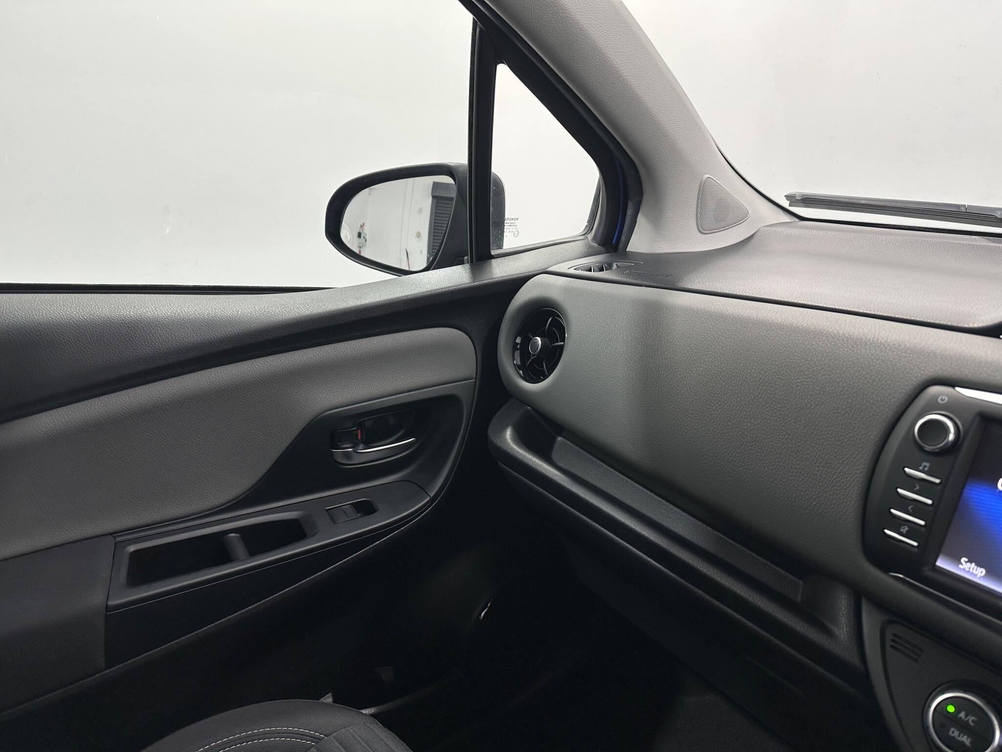 Toyota Yaris view 22