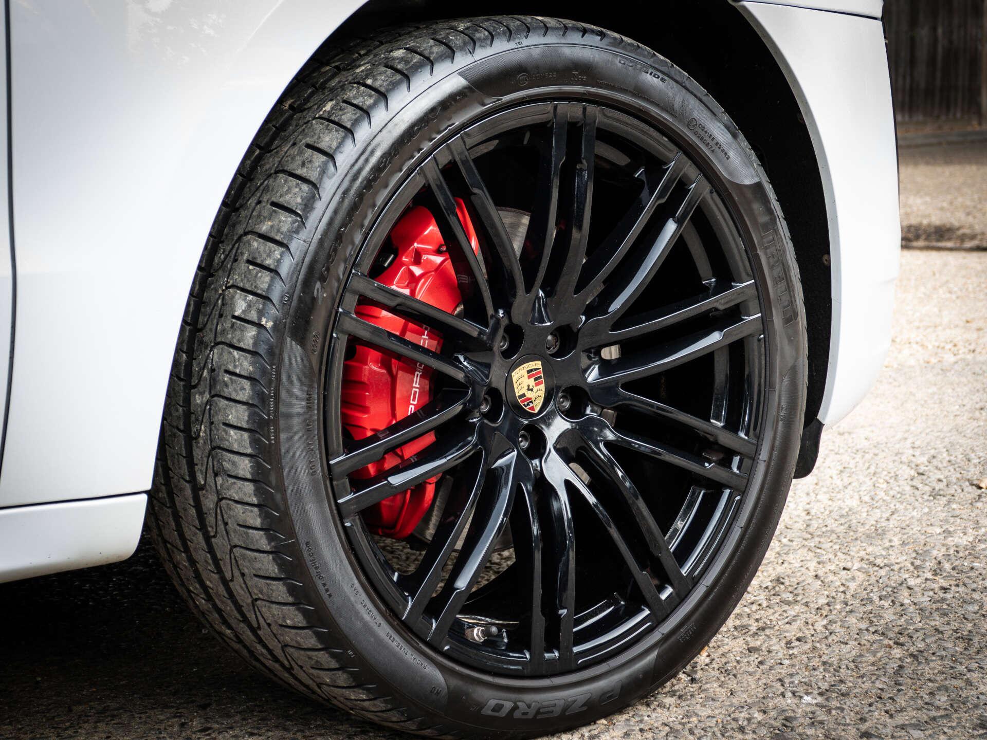 Porsche Macan view 3