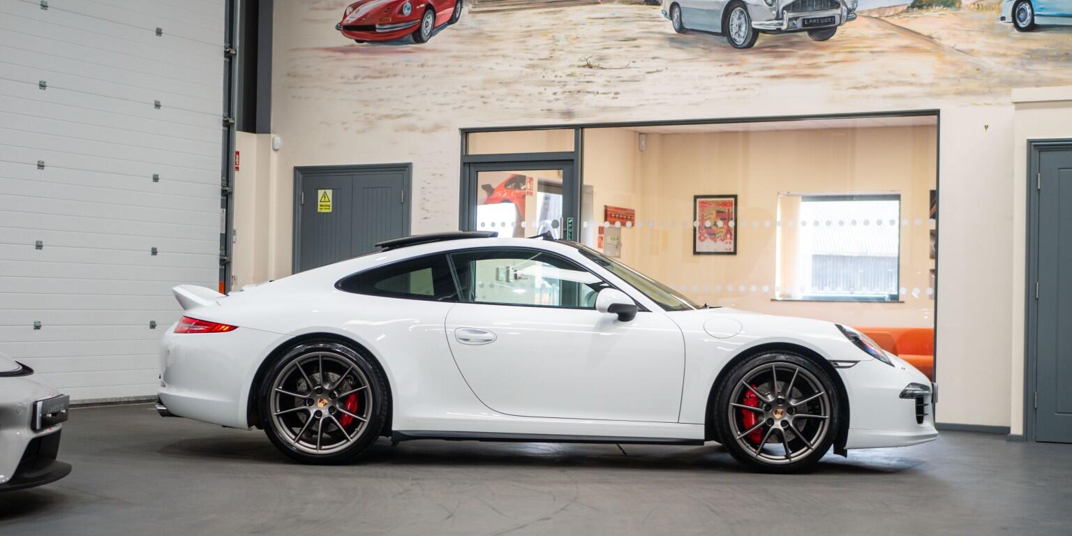 Porsche 911 view 12