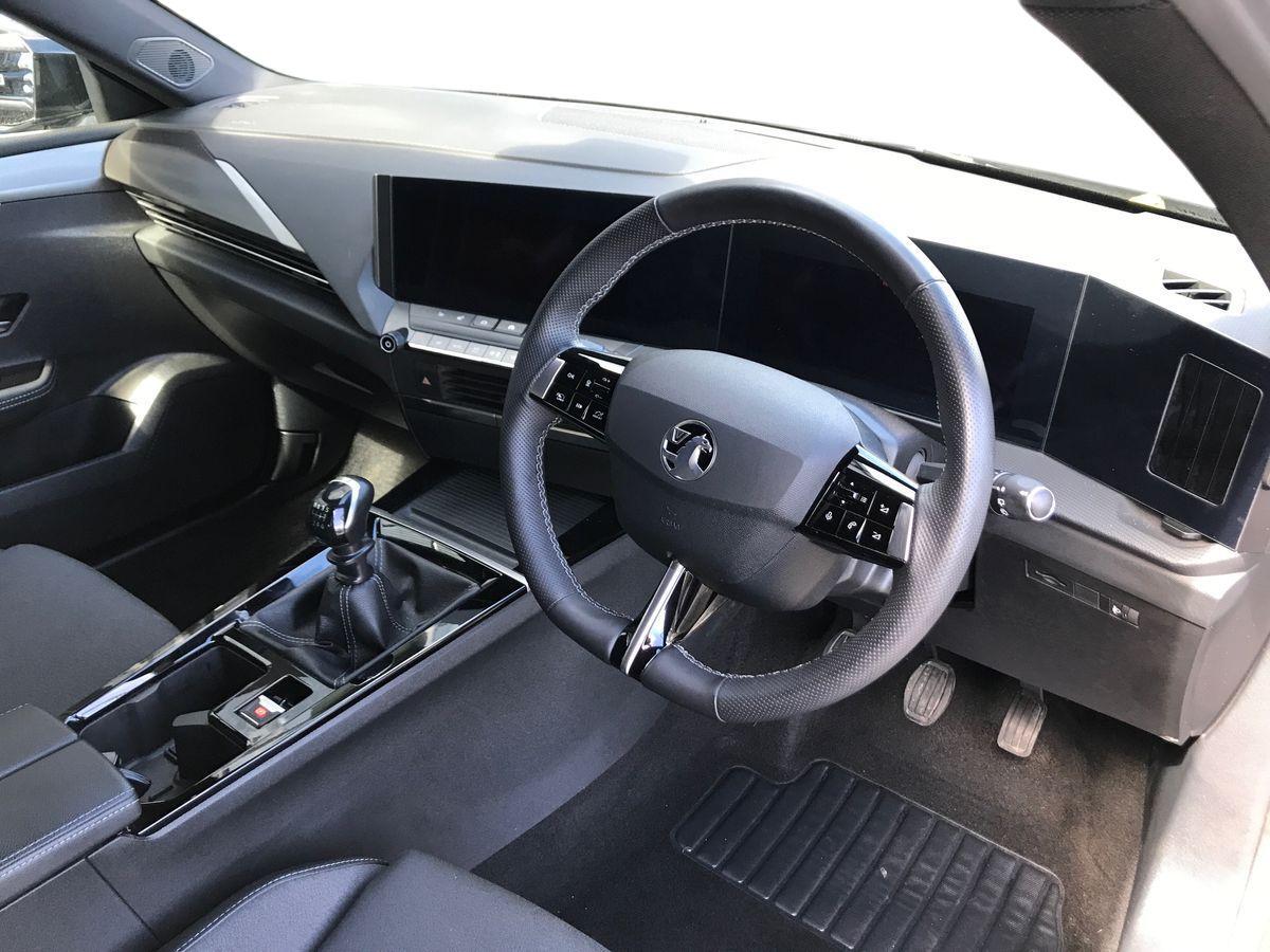Vauxhall Astra view 3