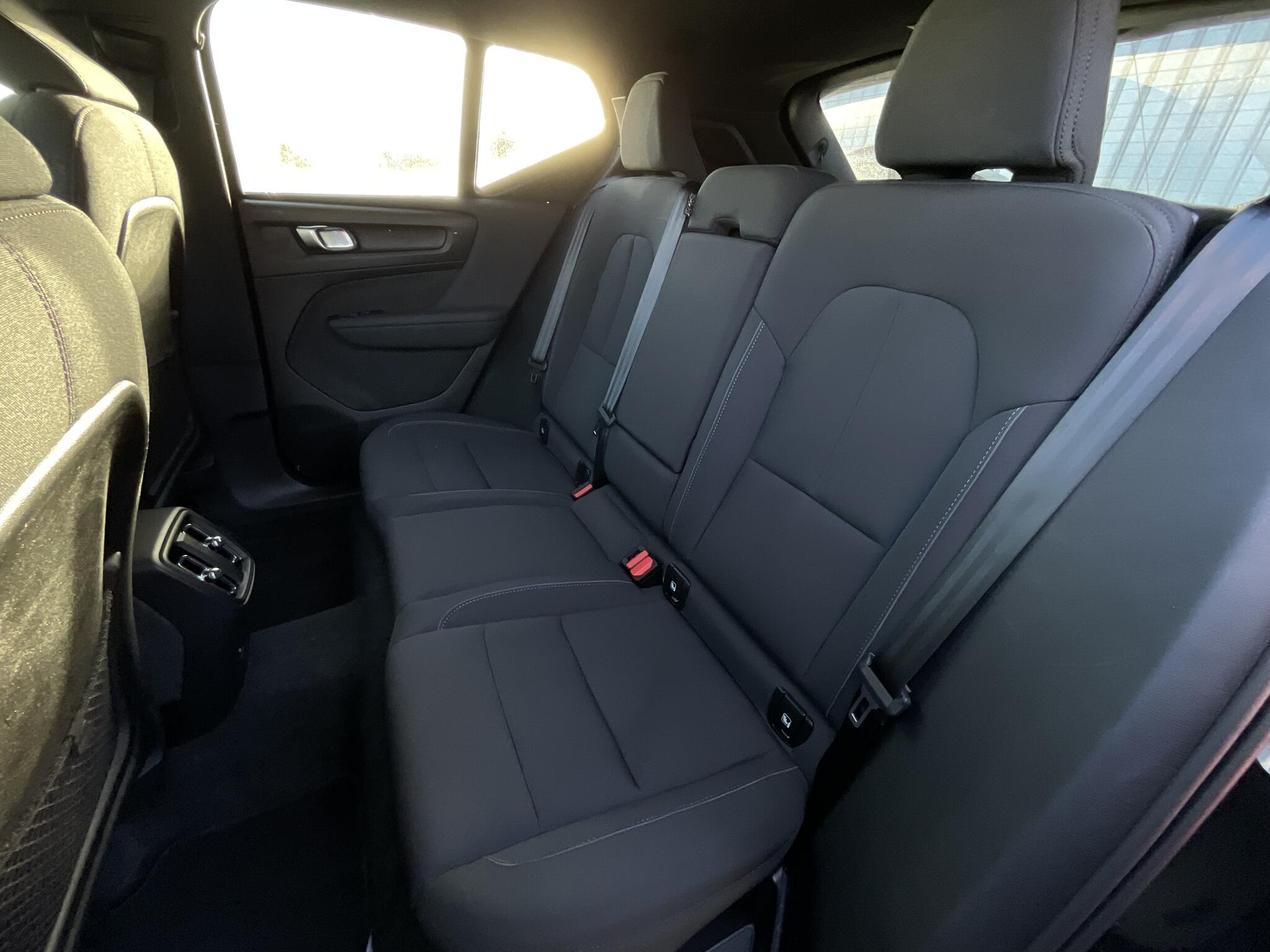 Volvo XC40 view 14