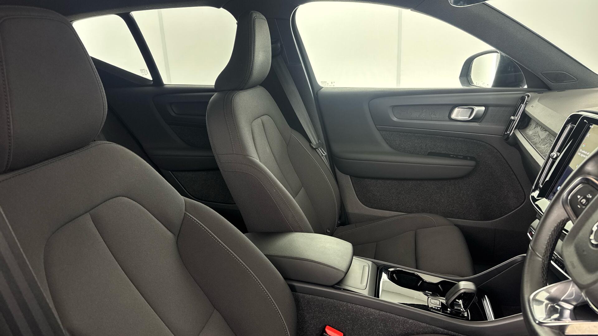 Volvo XC40 view 16