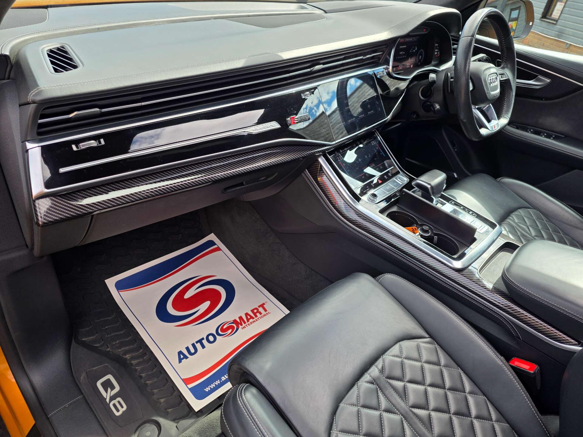 Audi Q8 view 32