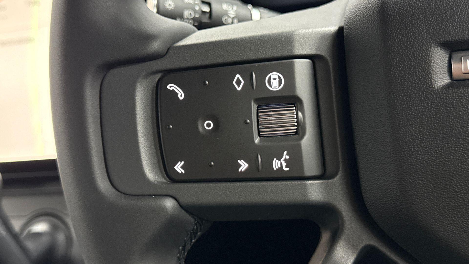 Land Rover Defender view 25