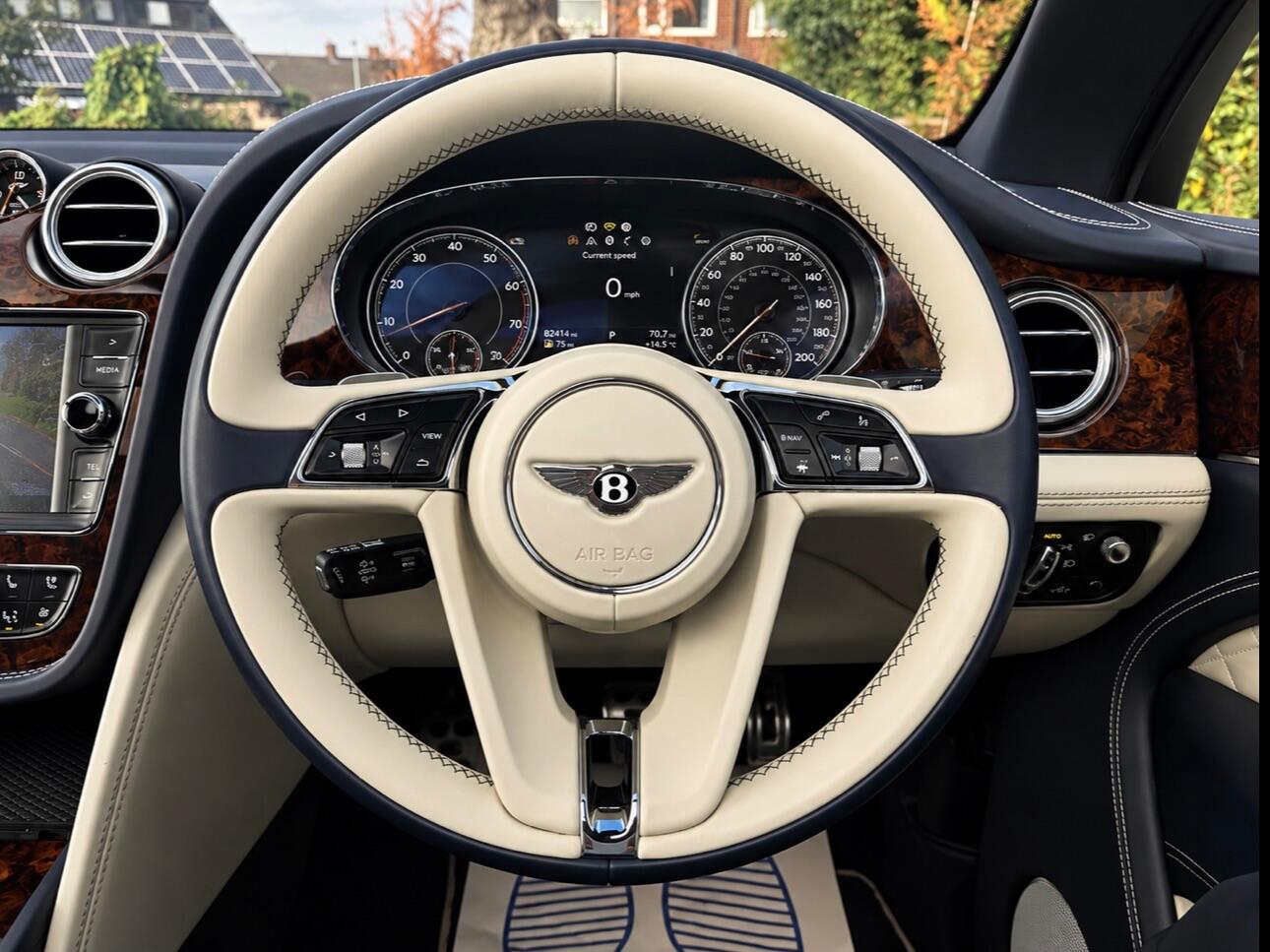 Bentley Bentayga view 38