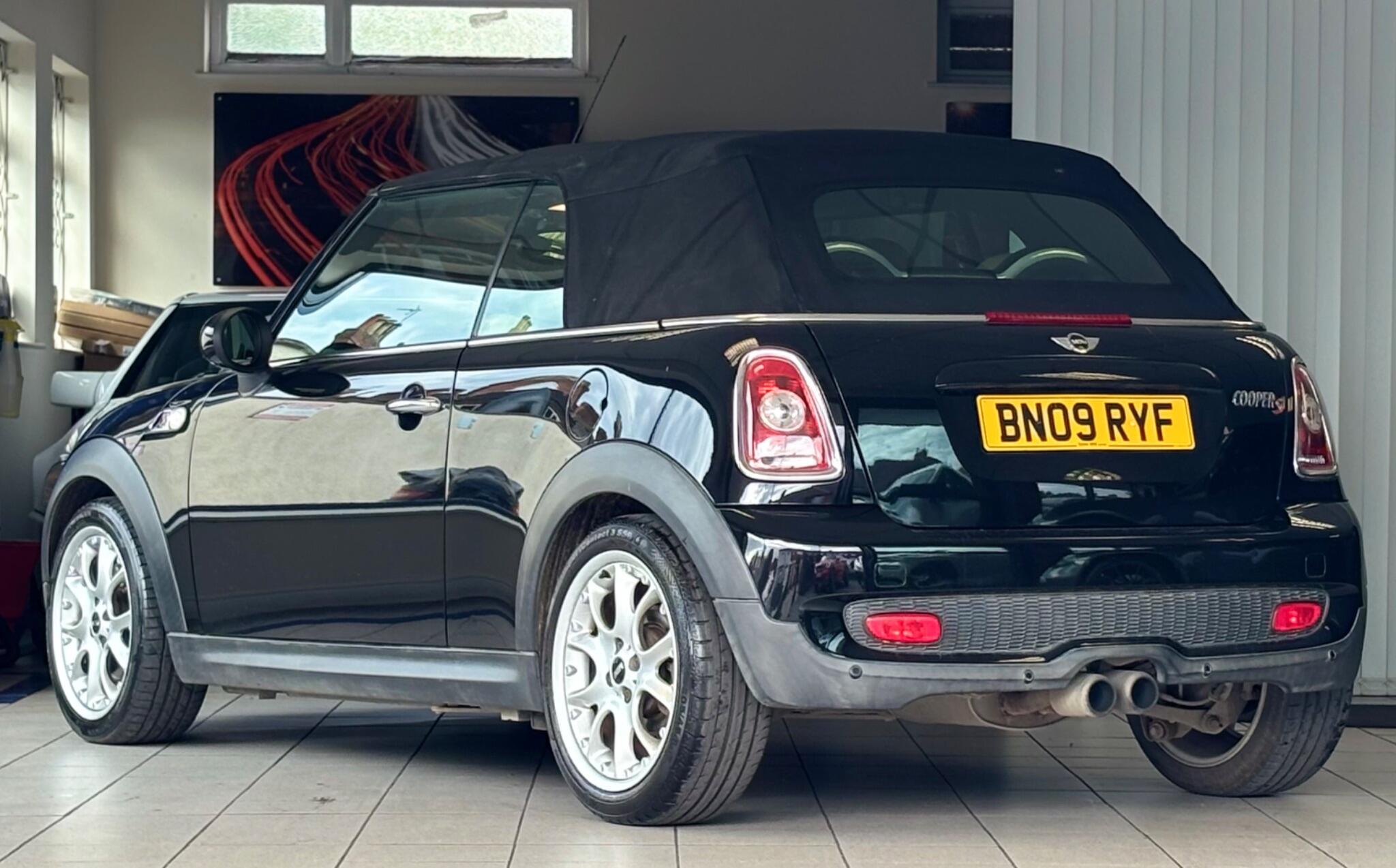 Mini Convertible view 4