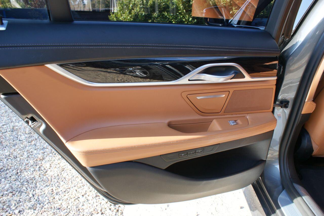 BMW 7 Series view 35