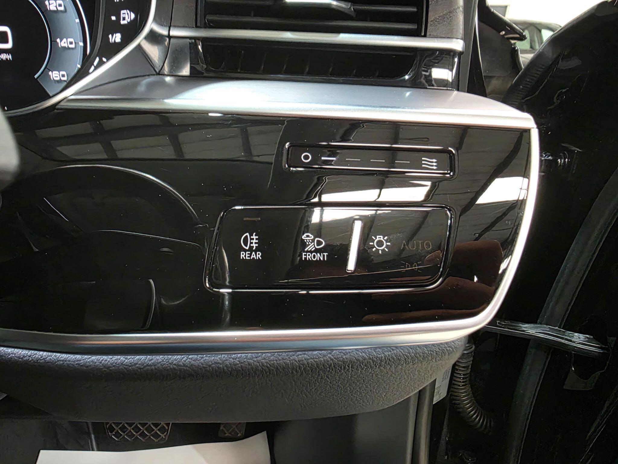 Audi A8 view 22