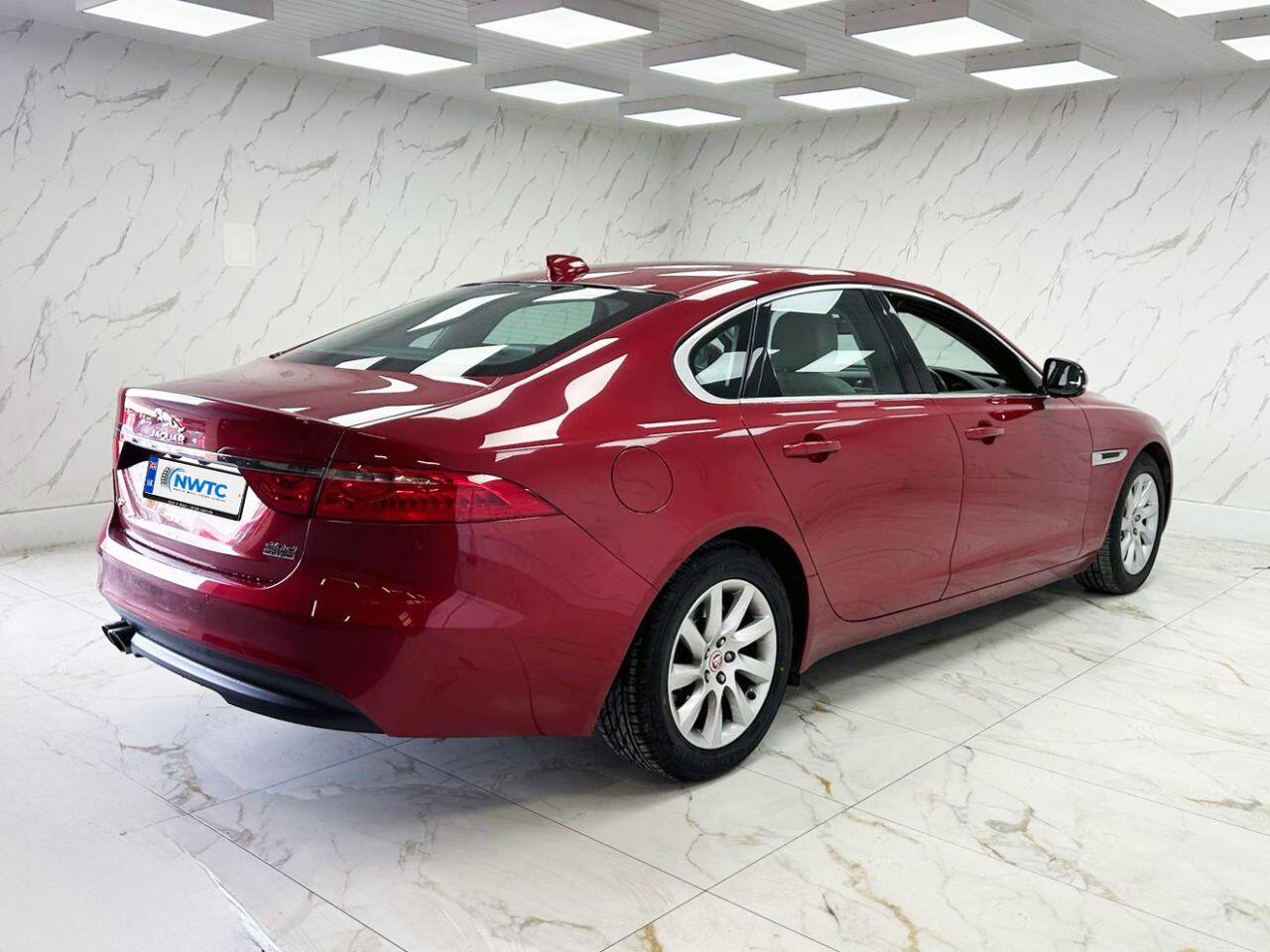 Jaguar XF view 12