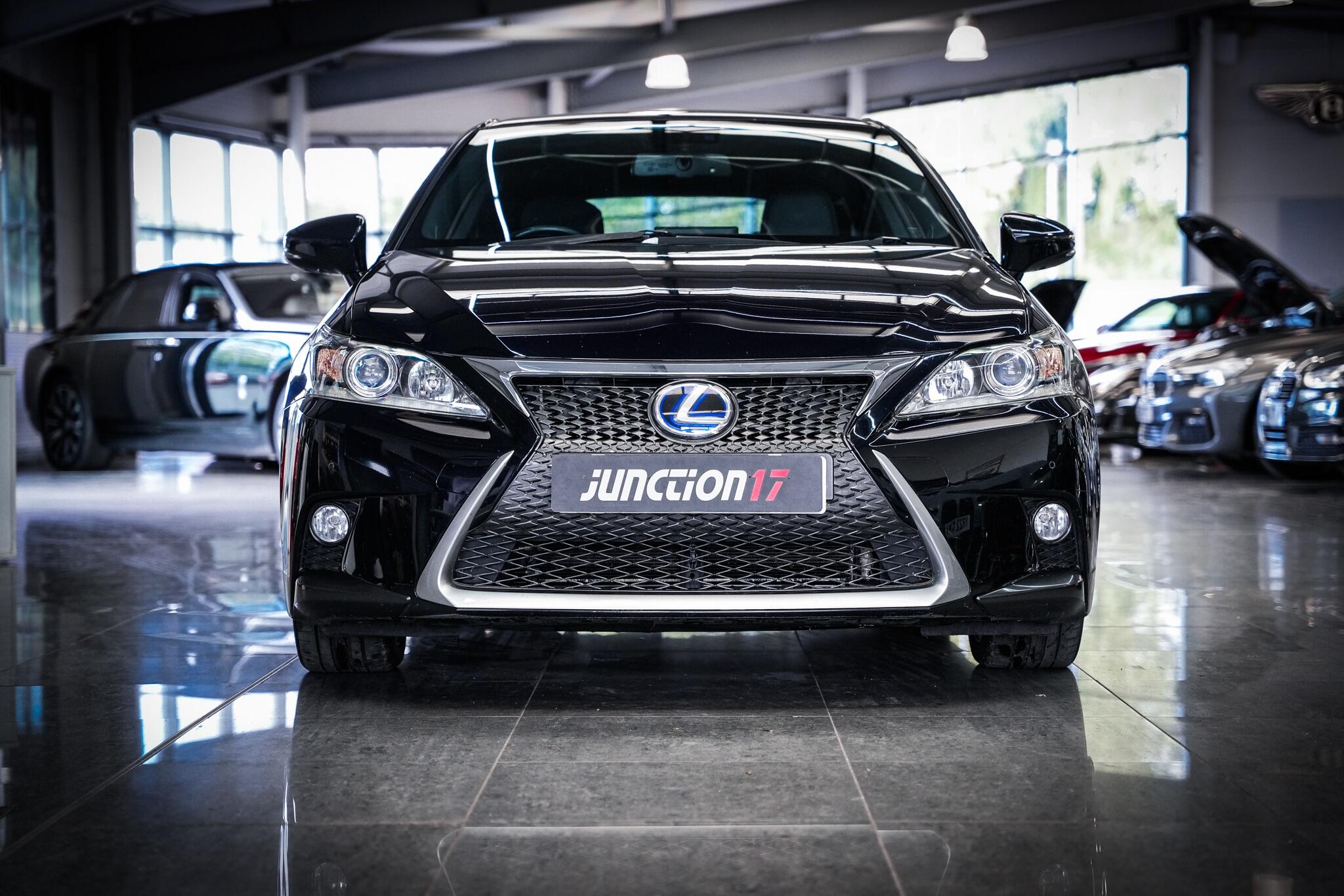Lexus CT view 11