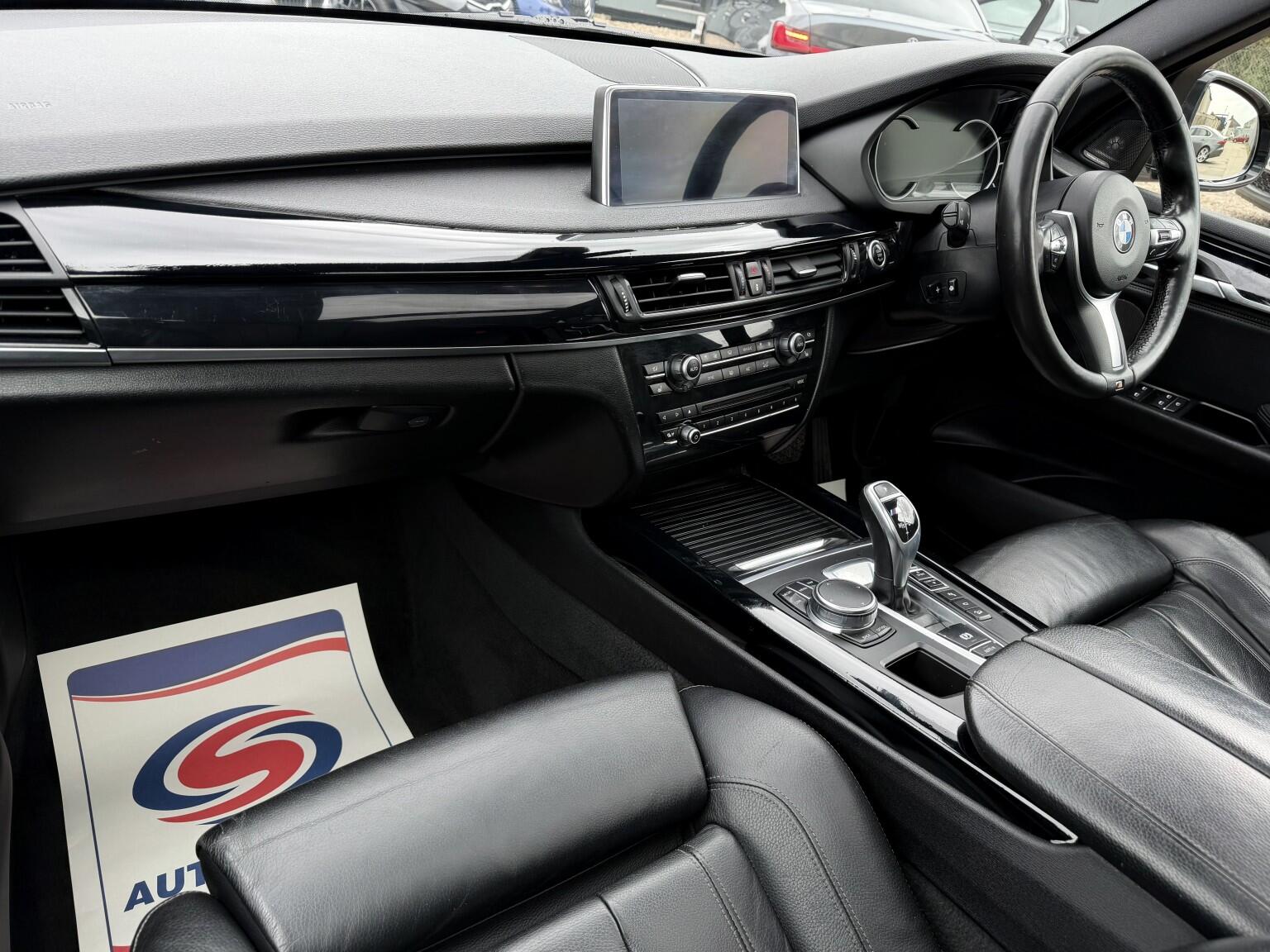 BMW X5 view 16