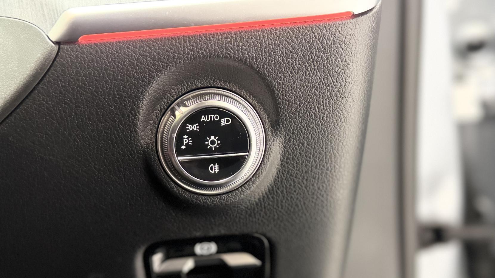 Mercedes-Benz C-Class view 17
