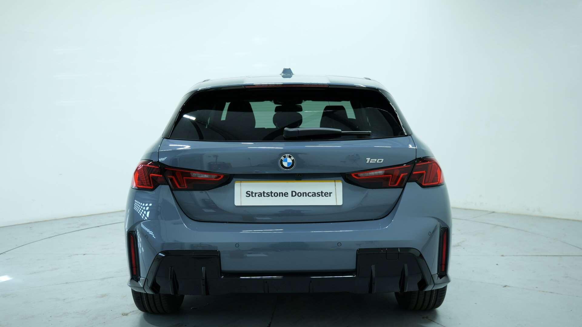 BMW 1 Series view 15
