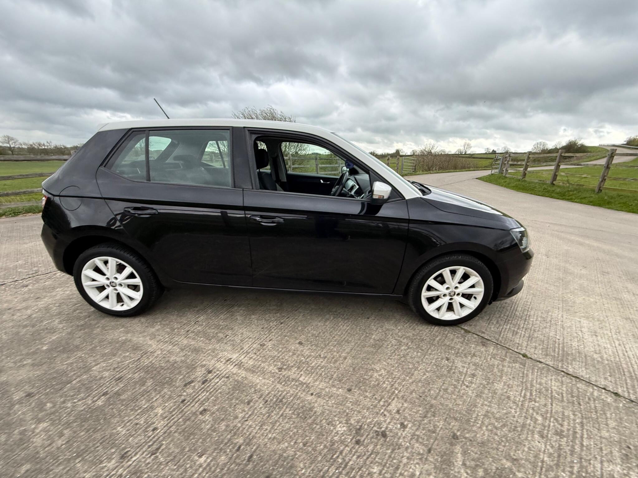 Skoda Fabia 1.0 TSI Colour Edition Euro 6 (s/s) 5dr — photo 22 of 90