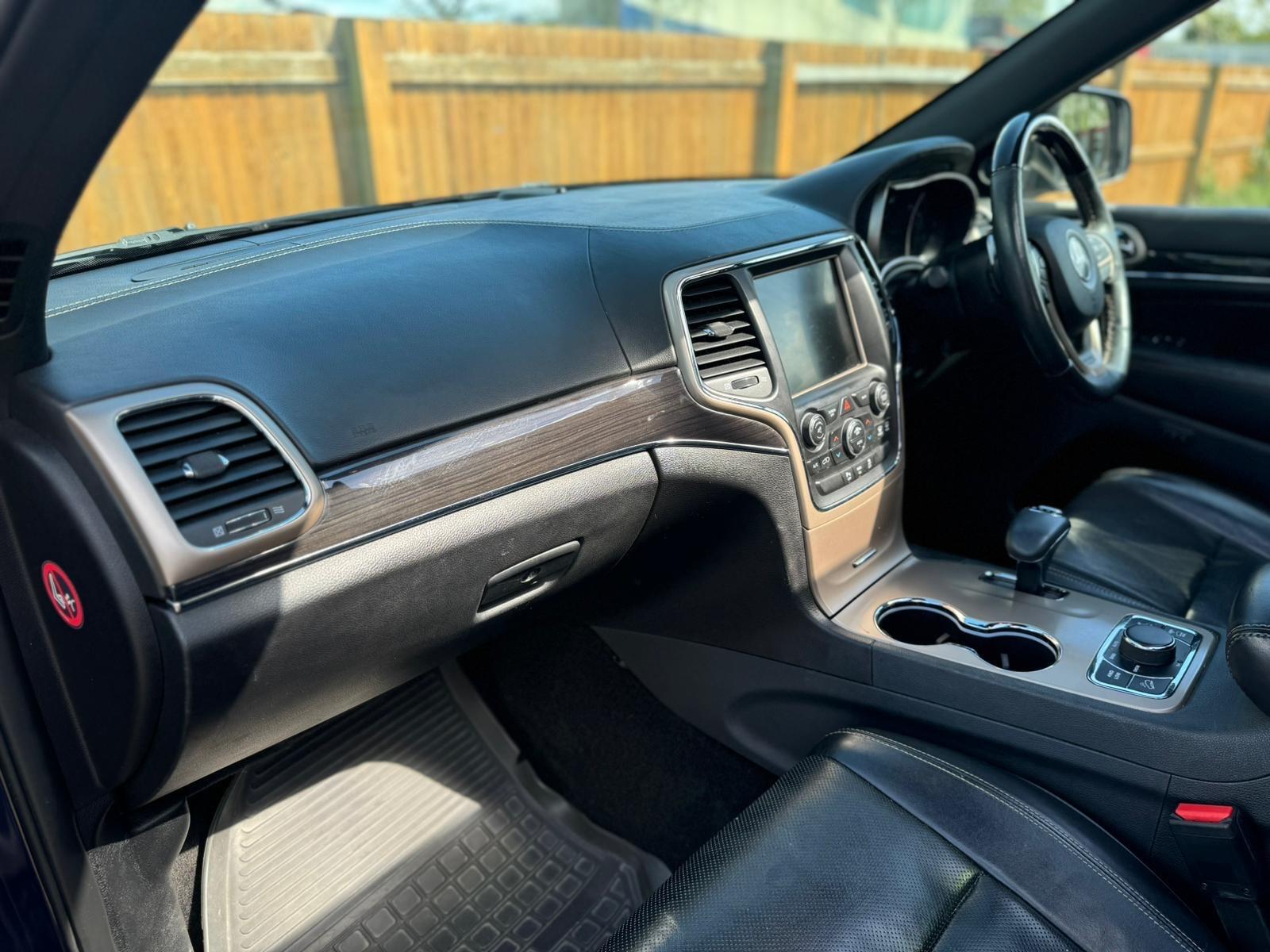 Jeep Grand Cherokee view 16