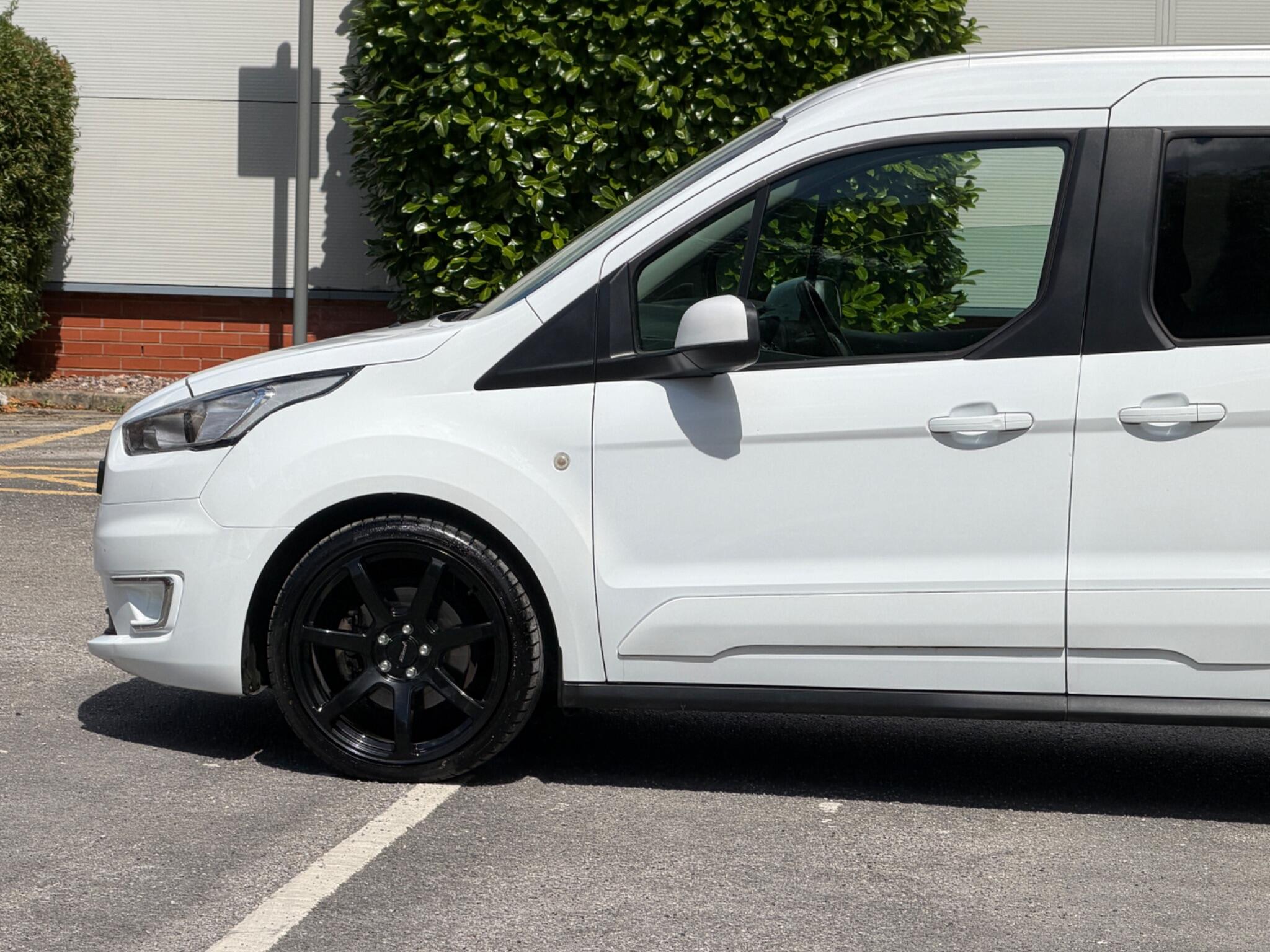Ford Tourneo Connect view 14