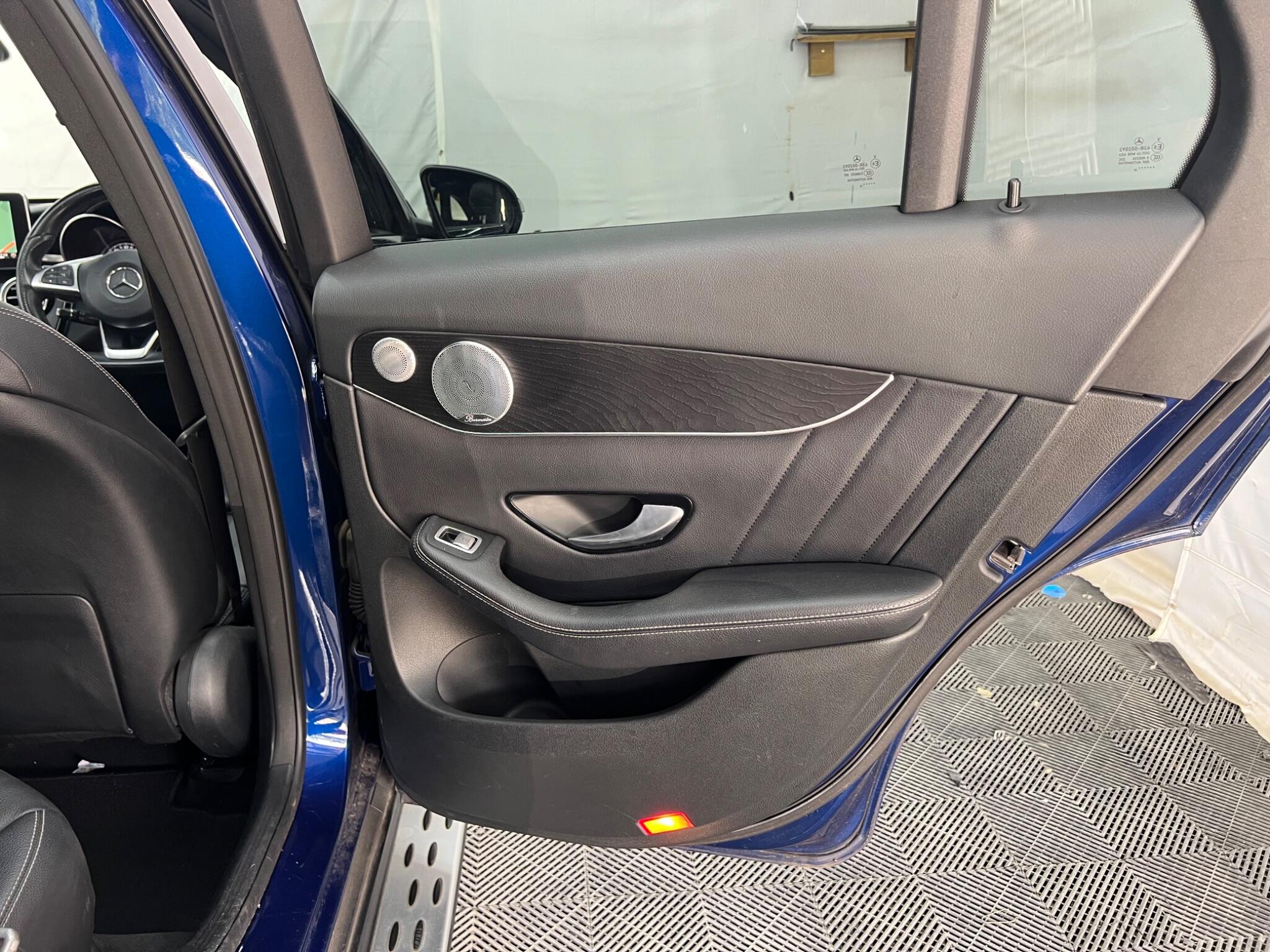 Mercedes-Benz GLC view 35