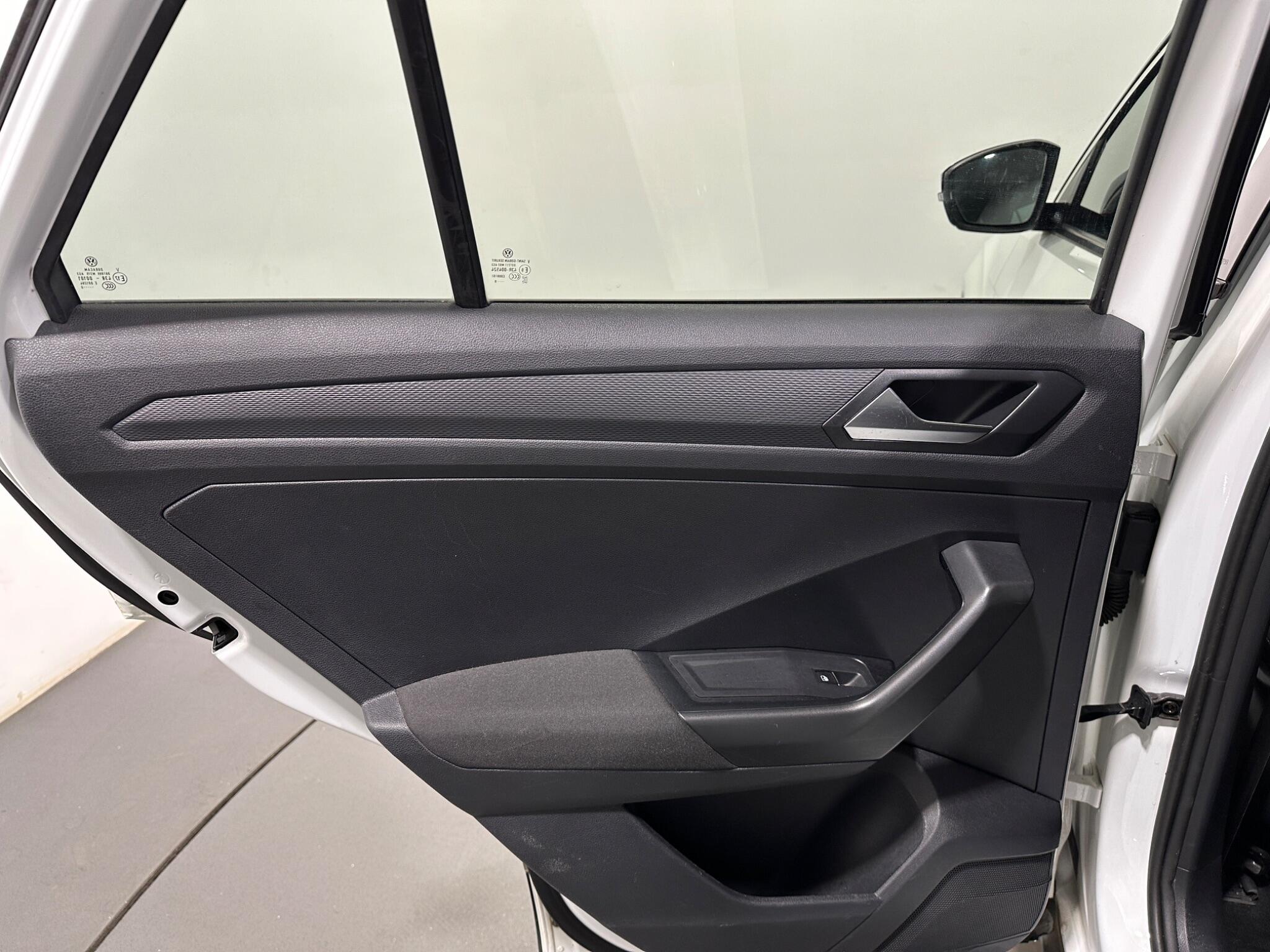 Volkswagen T-Roc view 39
