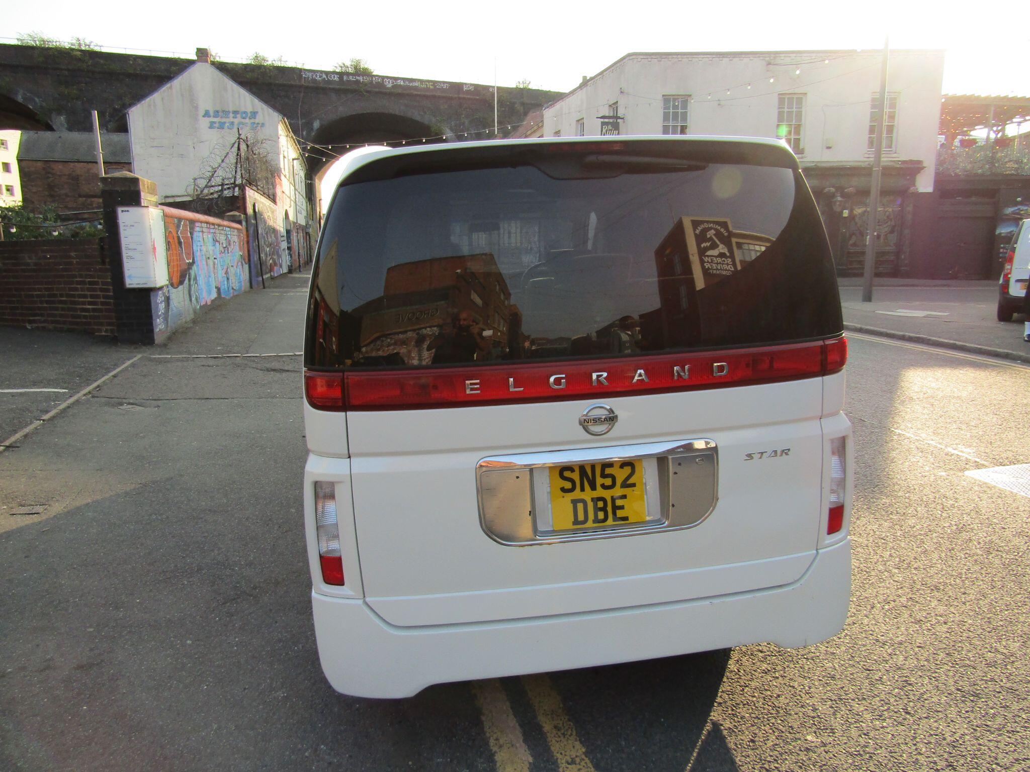 Nissan Elgrand view 11