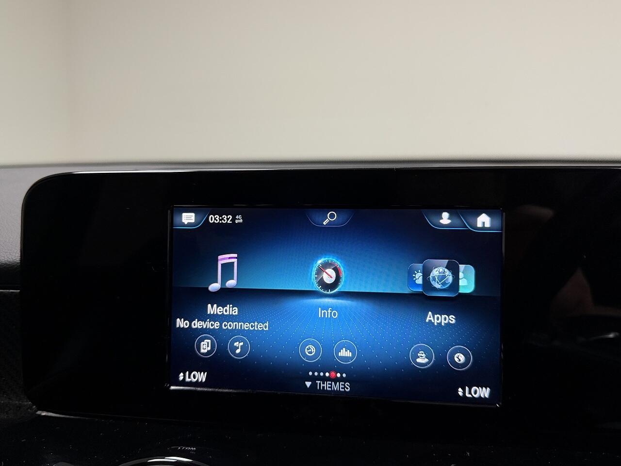 Mercedes-Benz GLB view 18