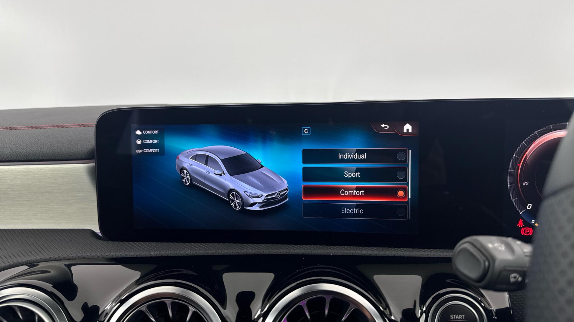 Mercedes-Benz CLA view 35