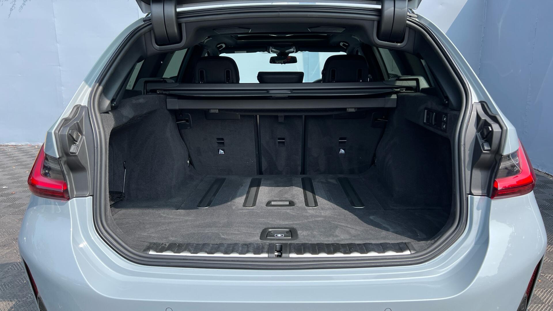BMW 3 Series view 13