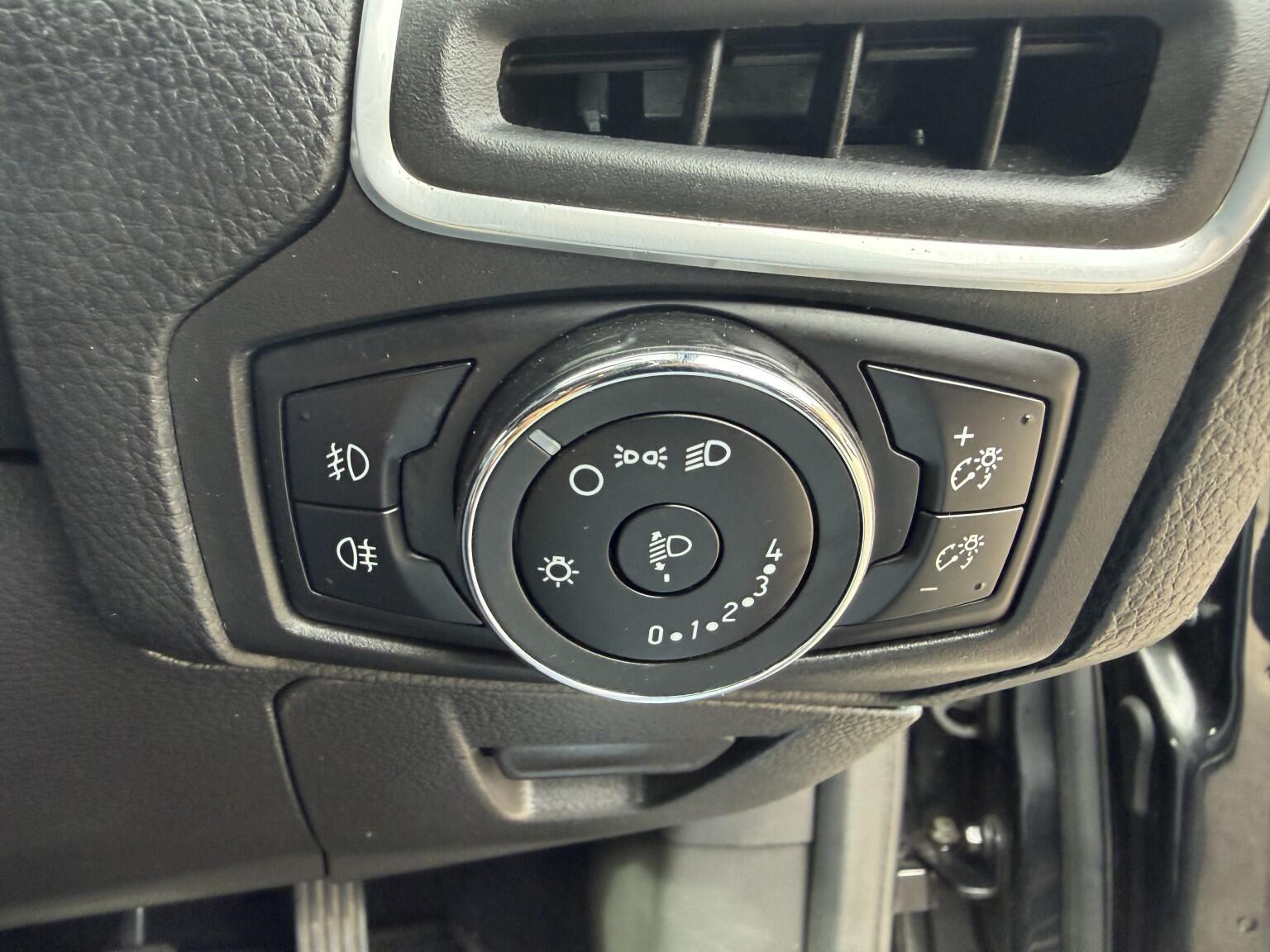 Ford Focus view 29
