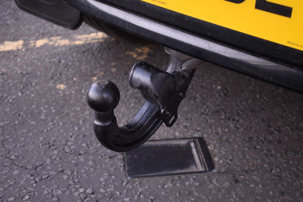 Land Rover Defender view 32