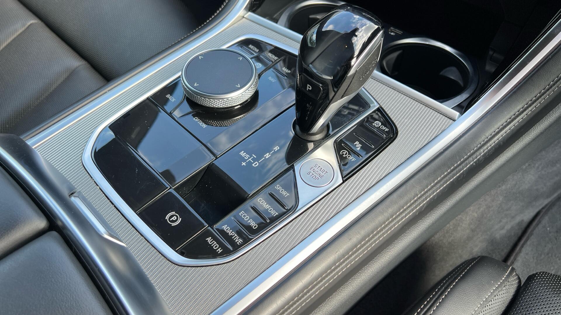 BMW 8 Series view 19