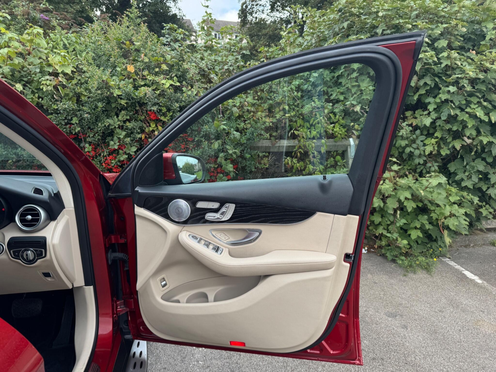 Mercedes-Benz GLC view 44