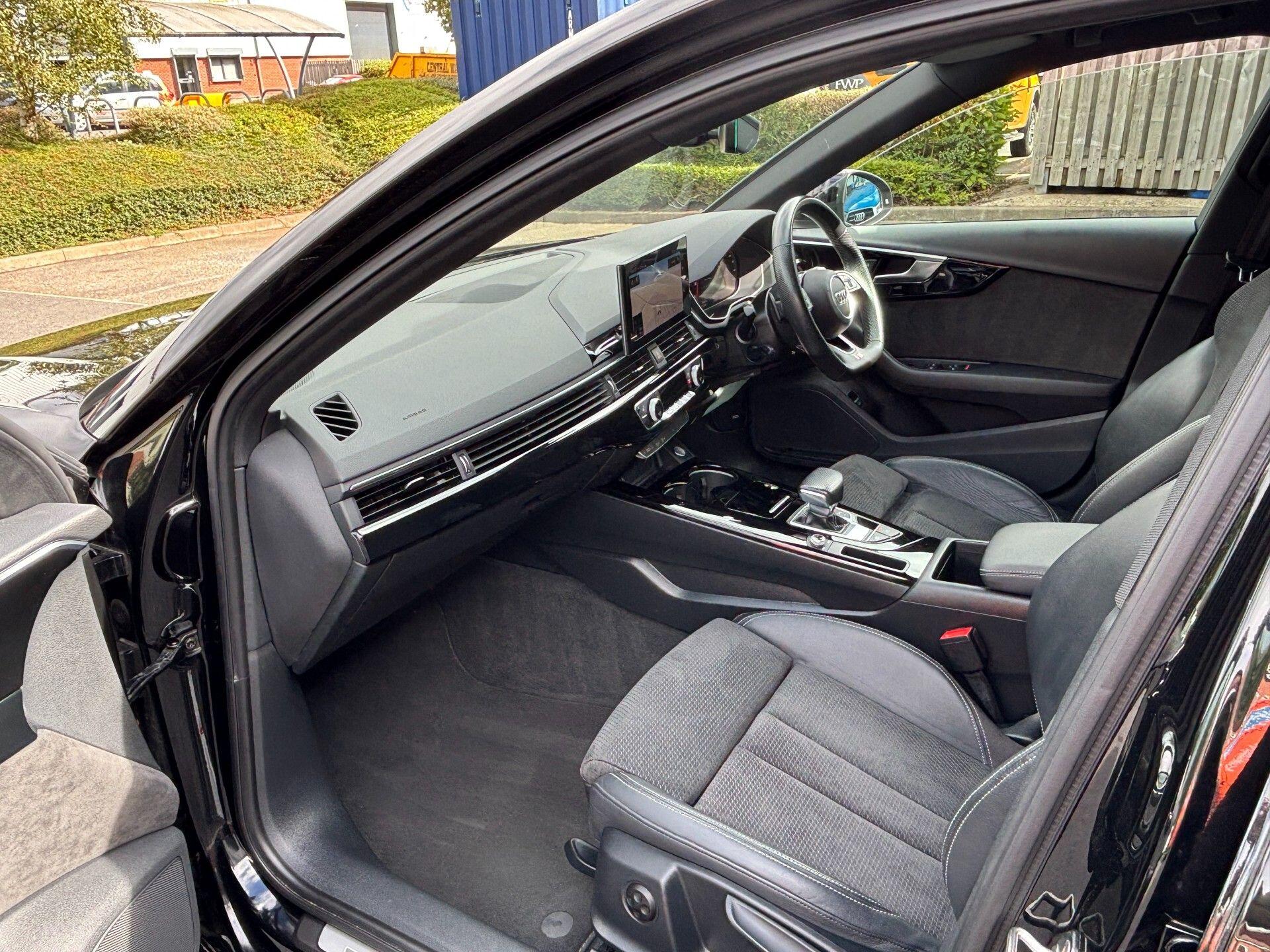 Audi A4 view 26