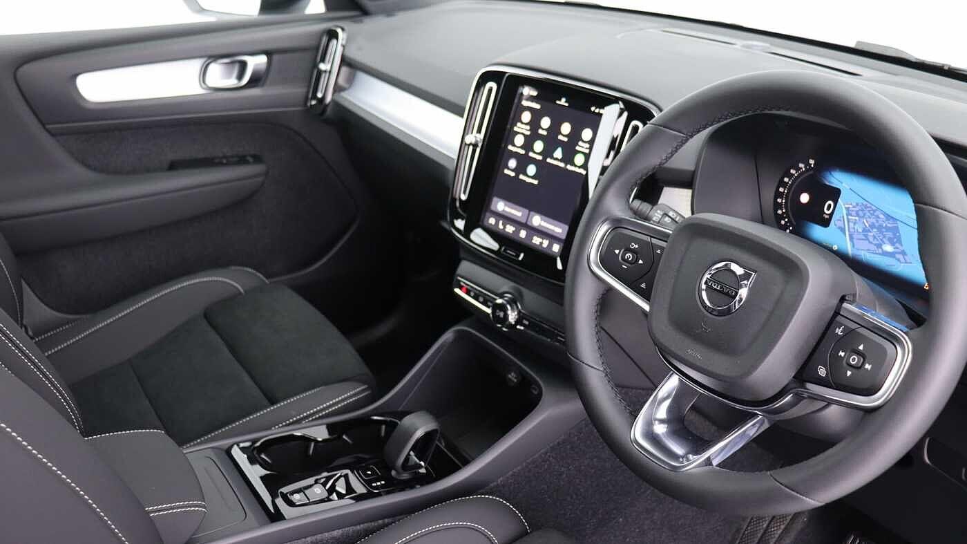 Volvo XC40 view 4
