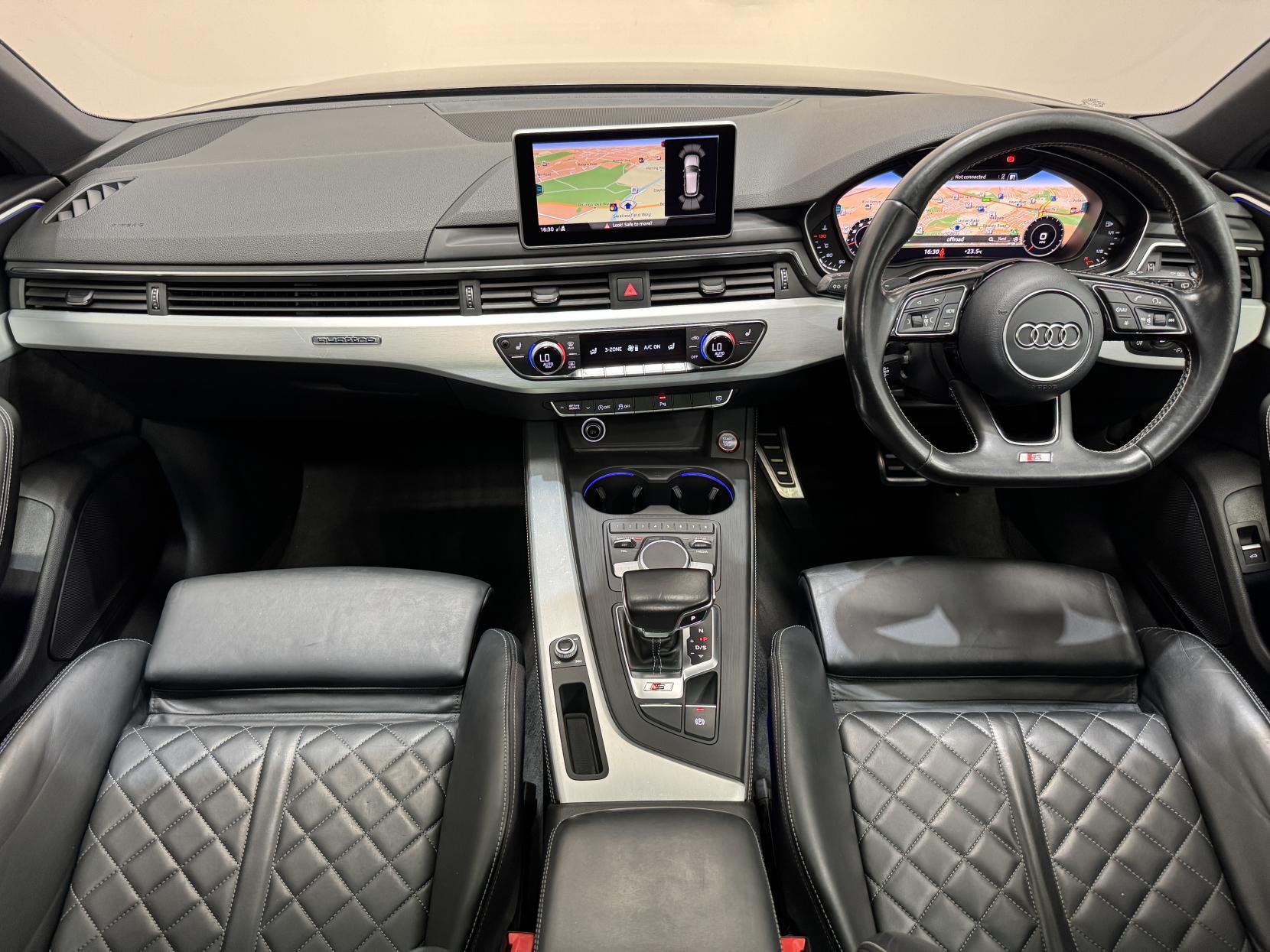 Audi S4 Avant view 26