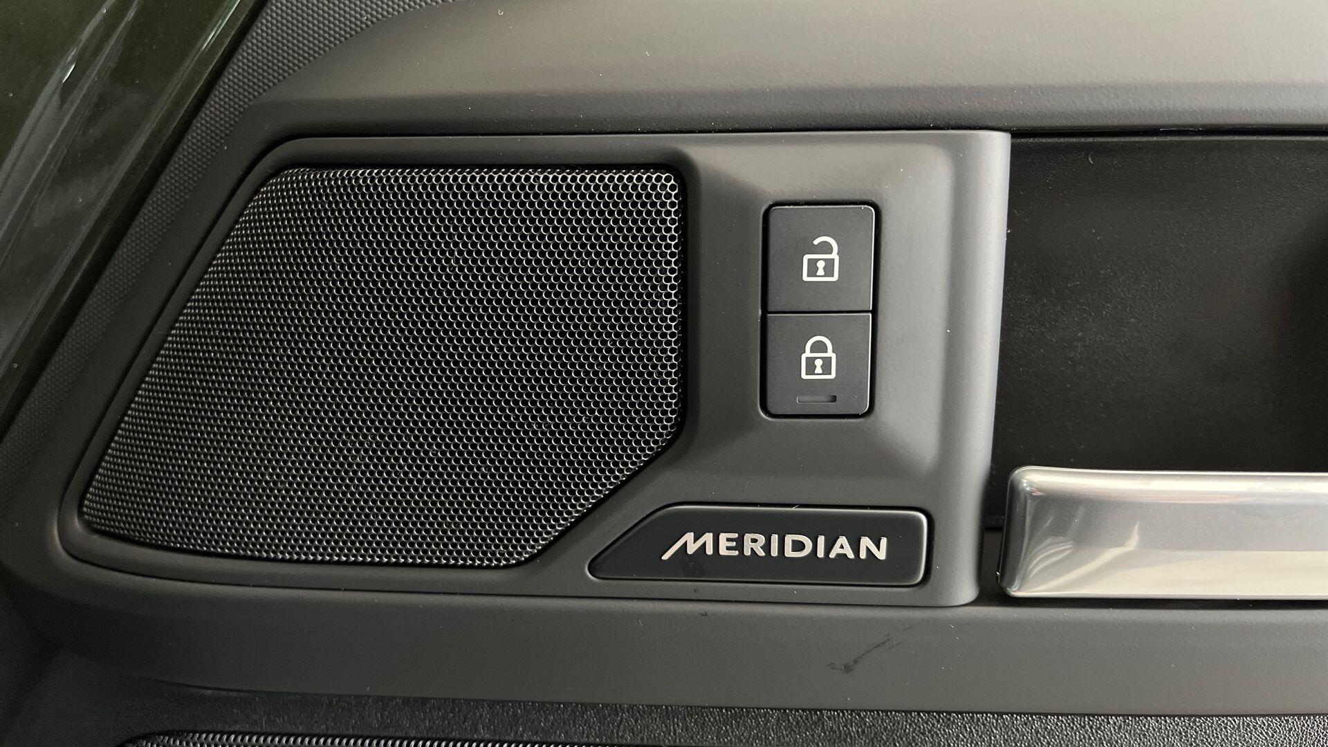 Land Rover Defender view 27