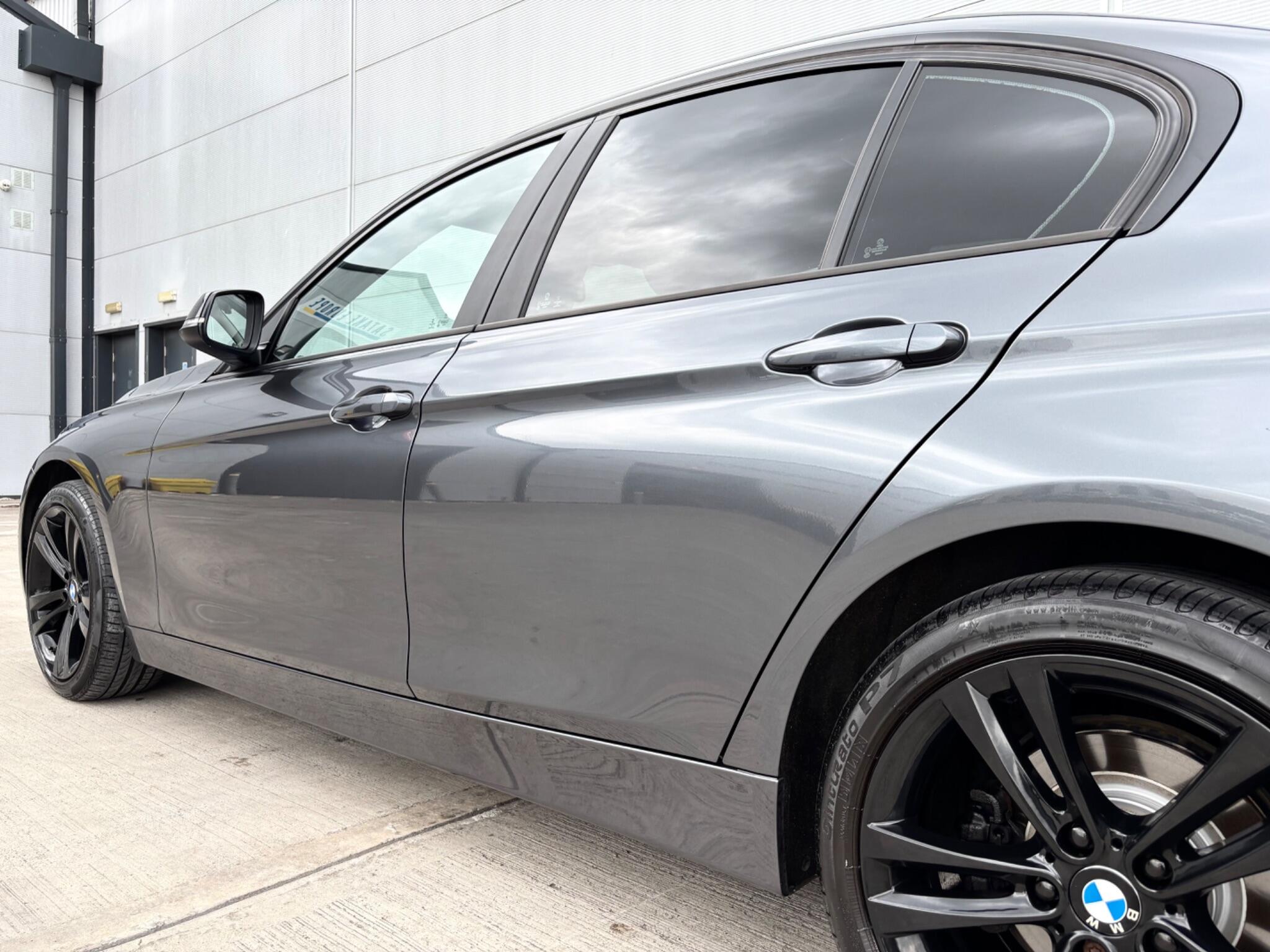BMW 3 Series view 14