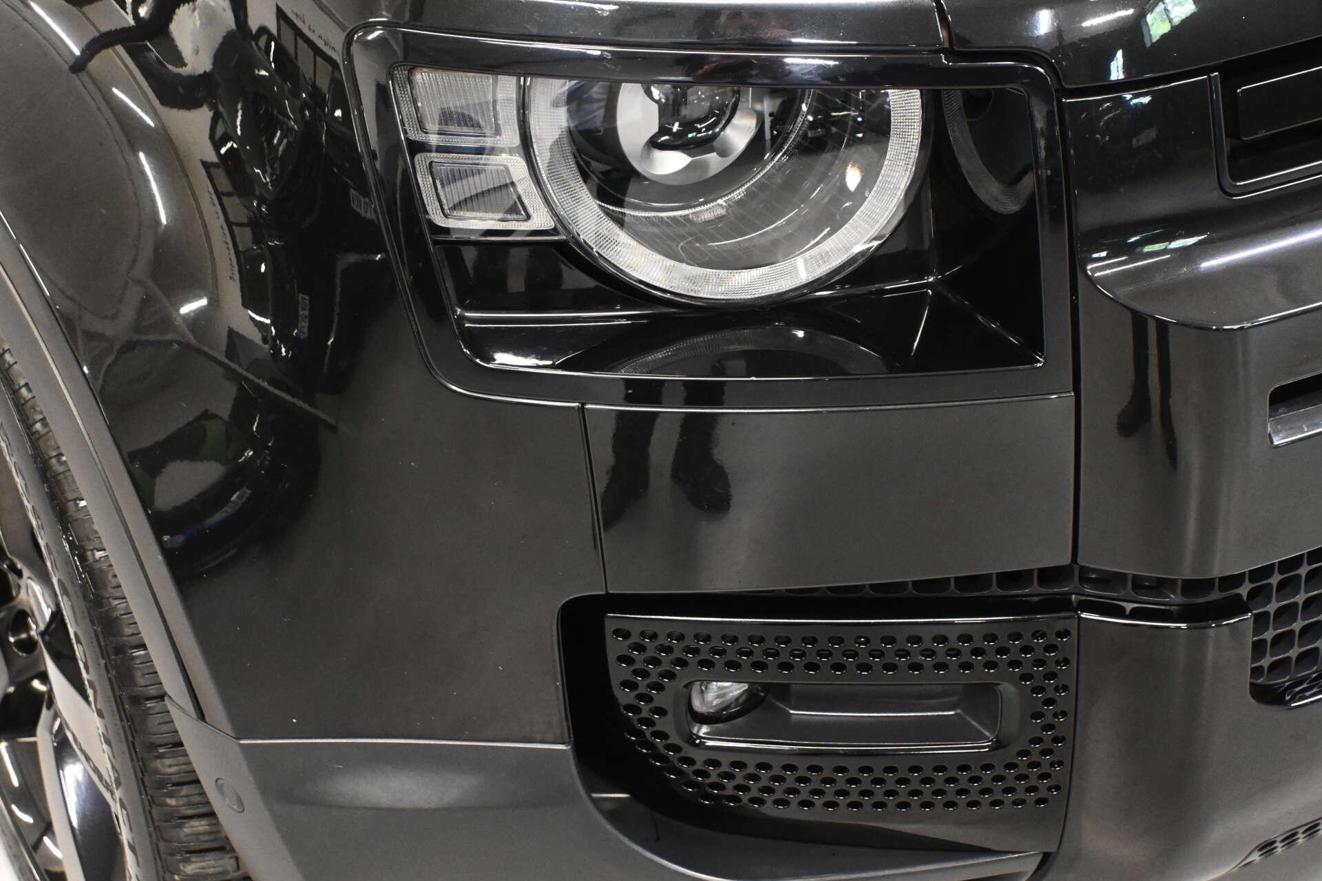 Land Rover Defender view 27