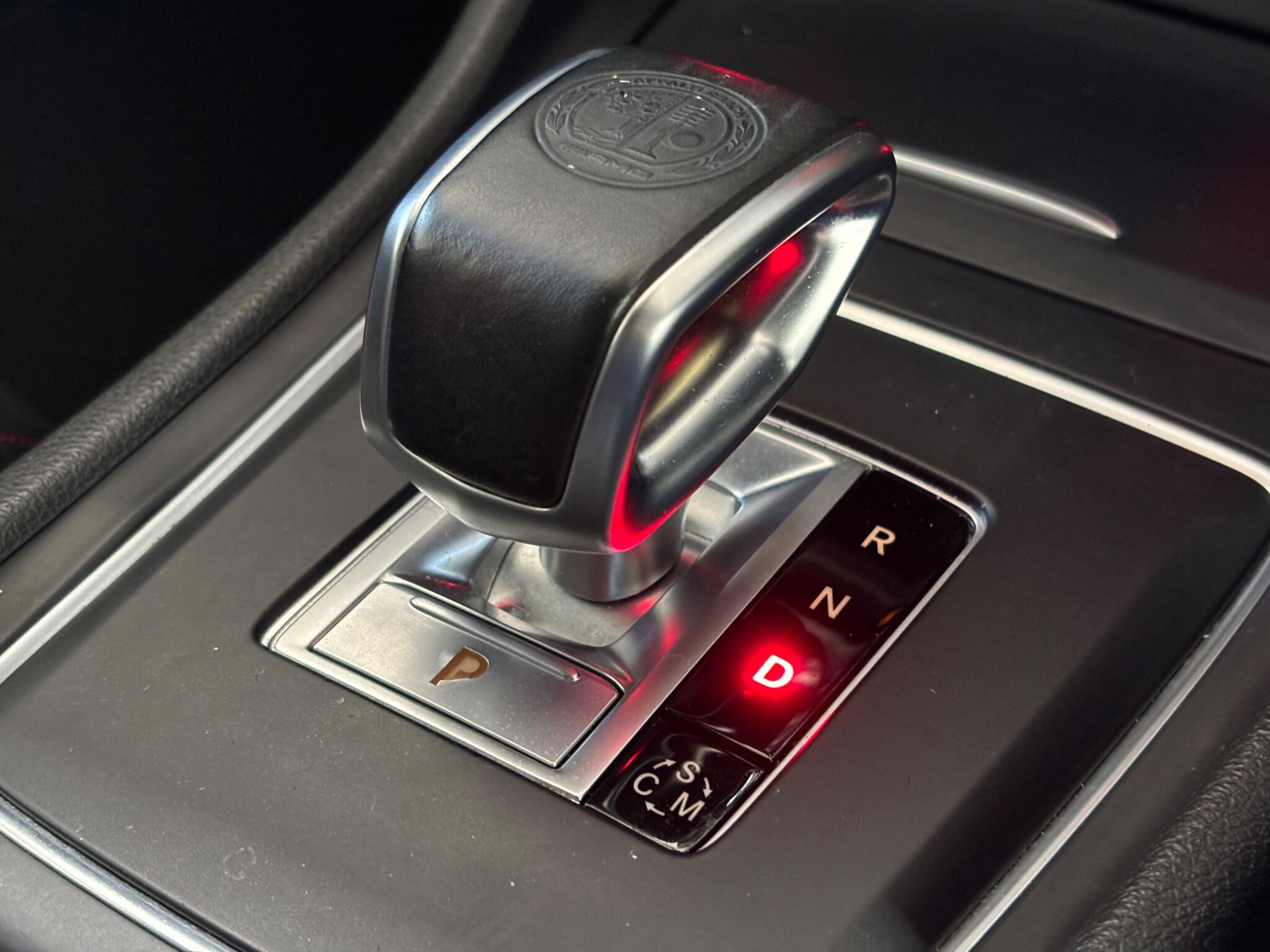 Mercedes-Benz Gla view 41