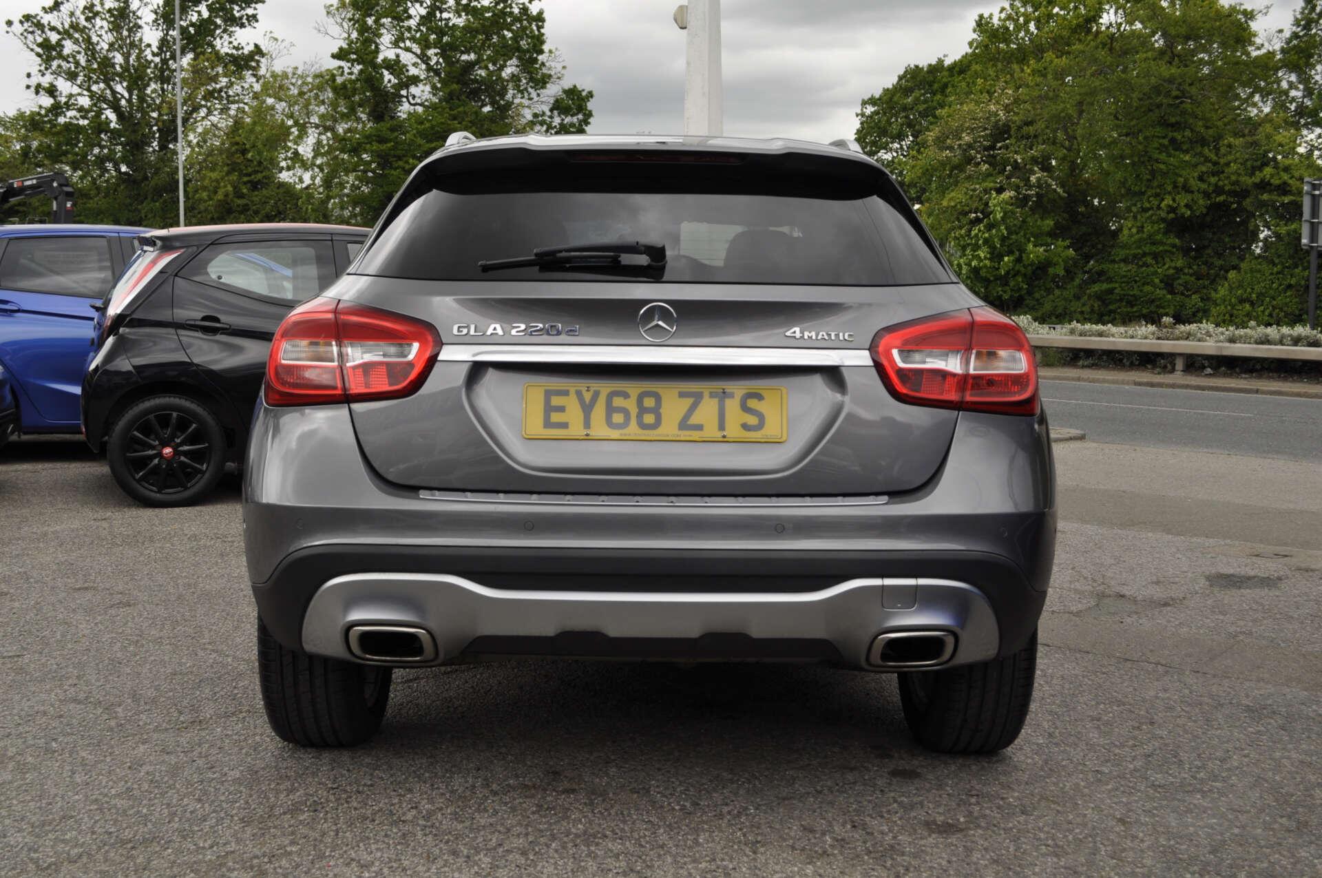 Mercedes-Benz Gla view 2